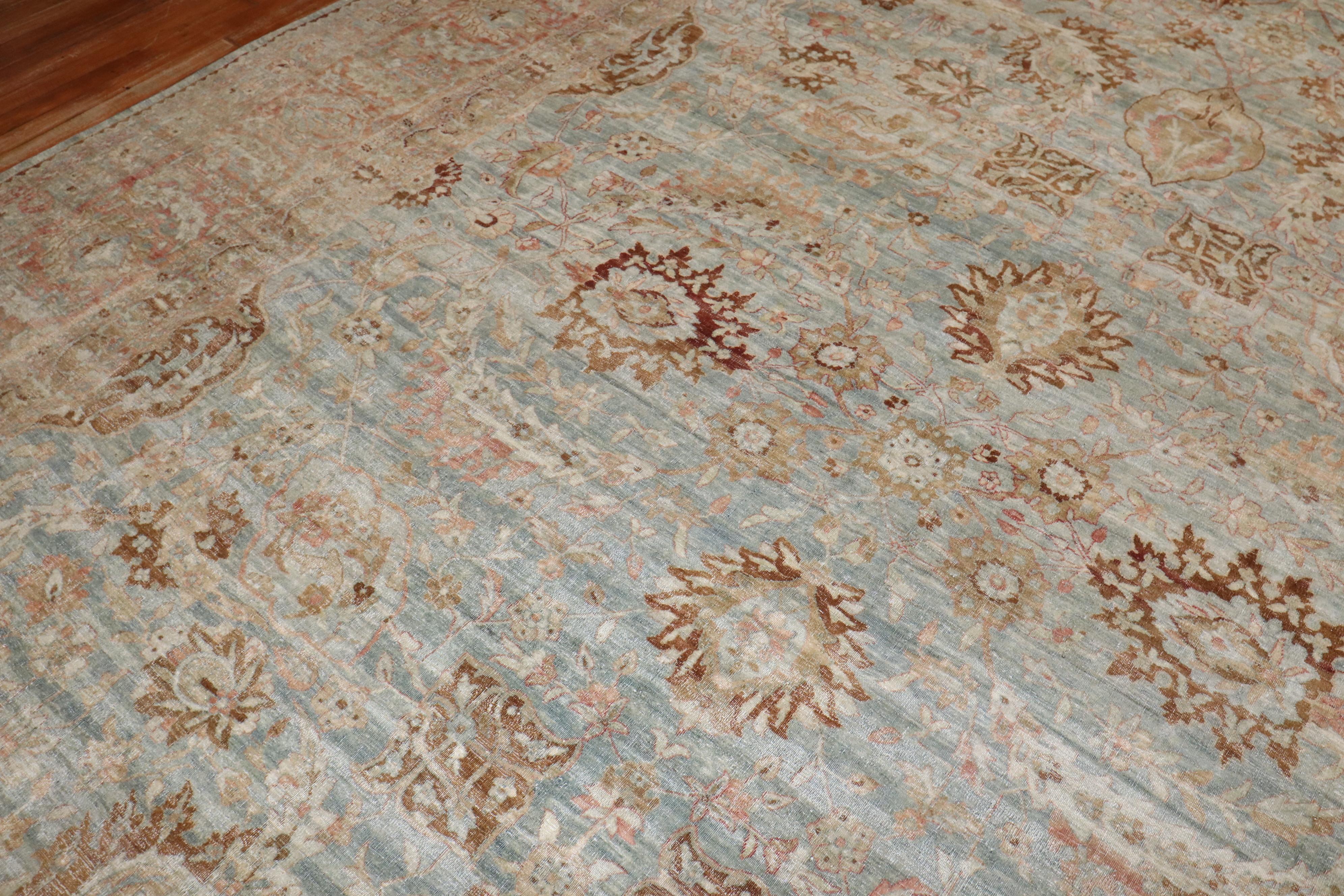 Tapis persan Yazd ancien bleu clair de la collection Zabihi en vente 9