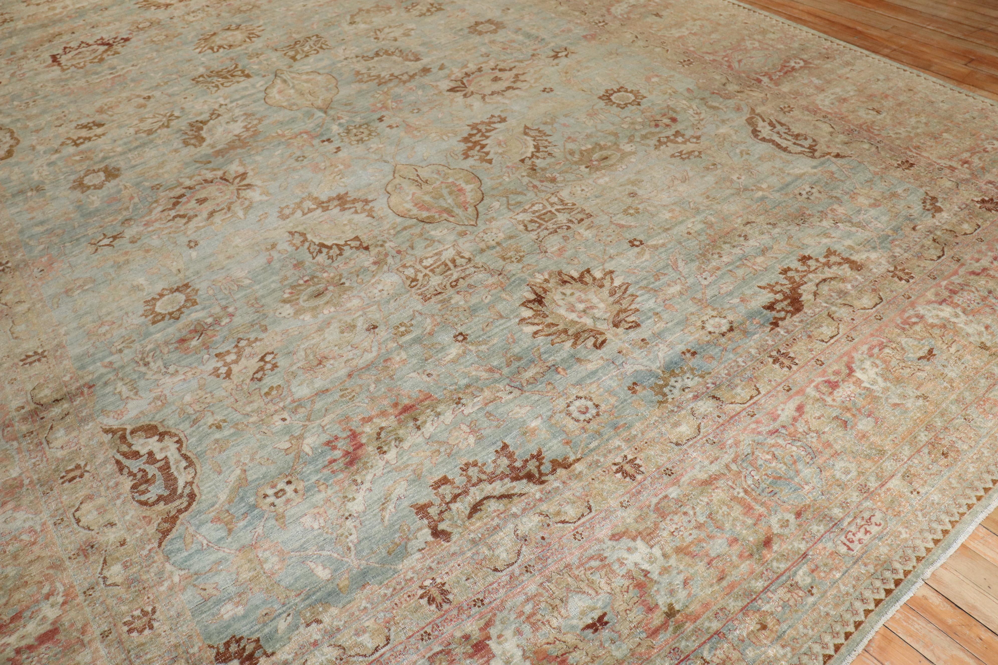 Néo-Régence Tapis persan Yazd ancien bleu clair de la collection Zabihi en vente