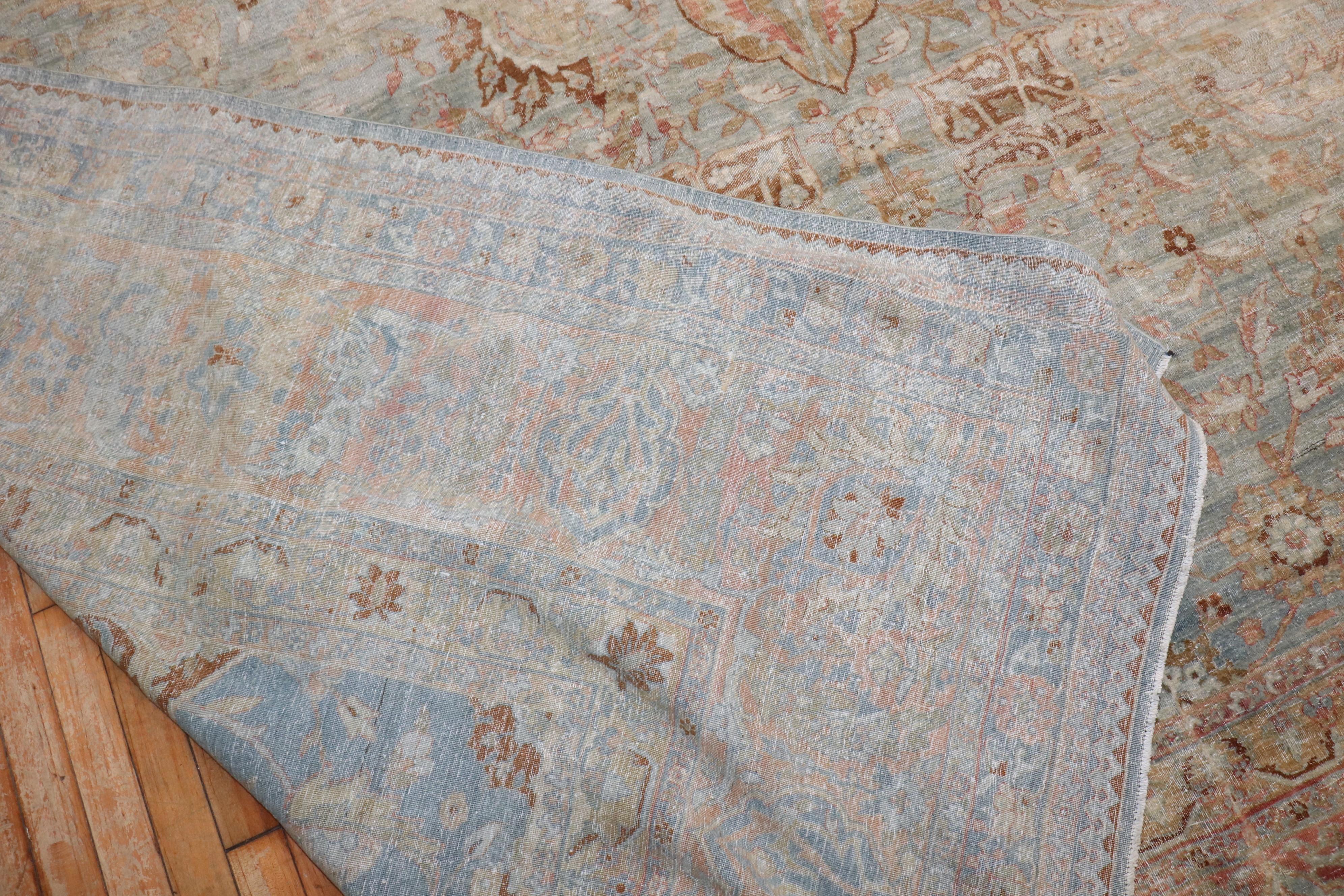 Tapis persan Yazd ancien bleu clair de la collection Zabihi Bon état - En vente à New York, NY