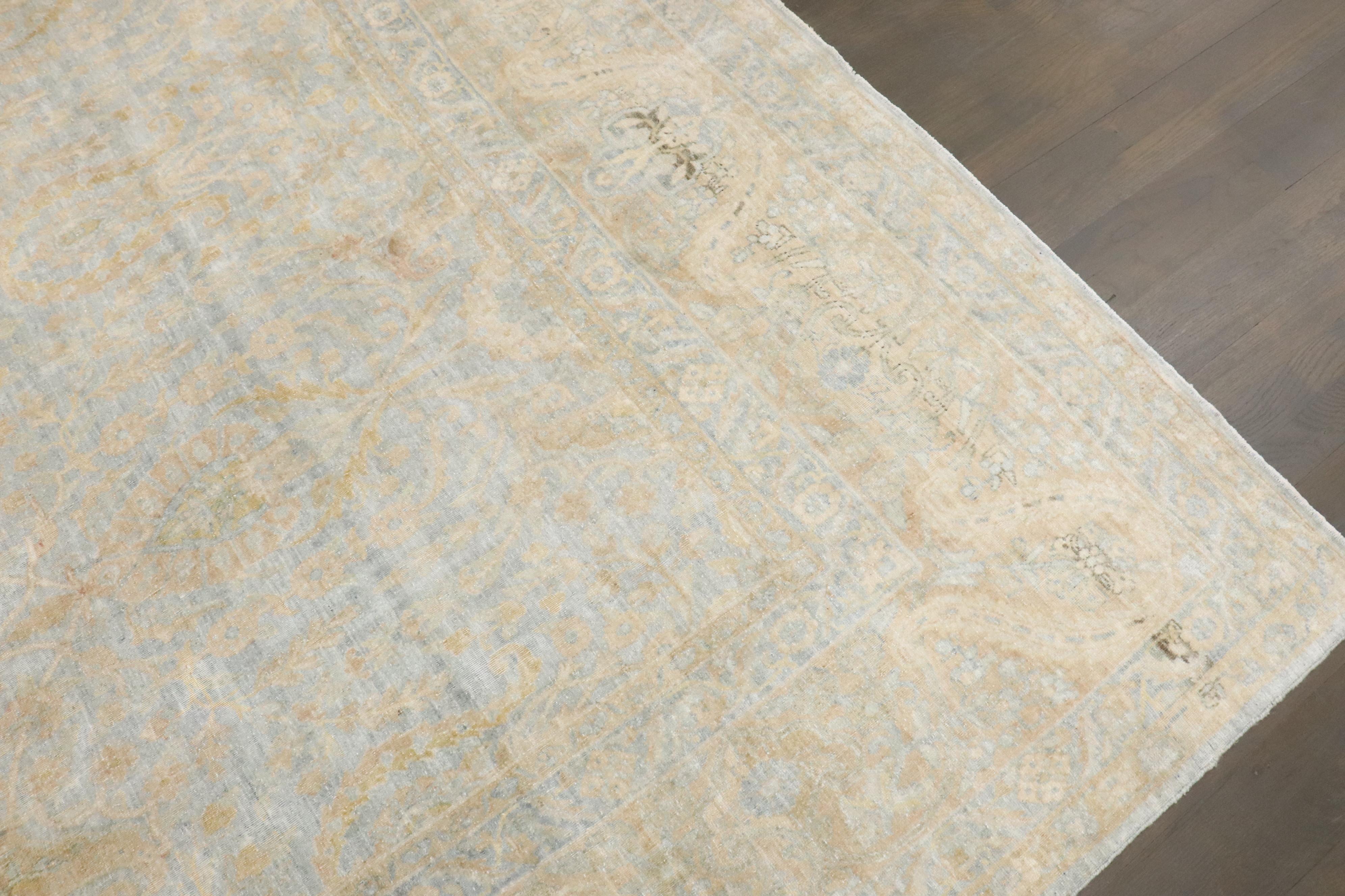 Zabihi Collection Hellblau Gold Antike Persische Kerman Teppiche im Zustand „Gut“ im Angebot in New York, NY