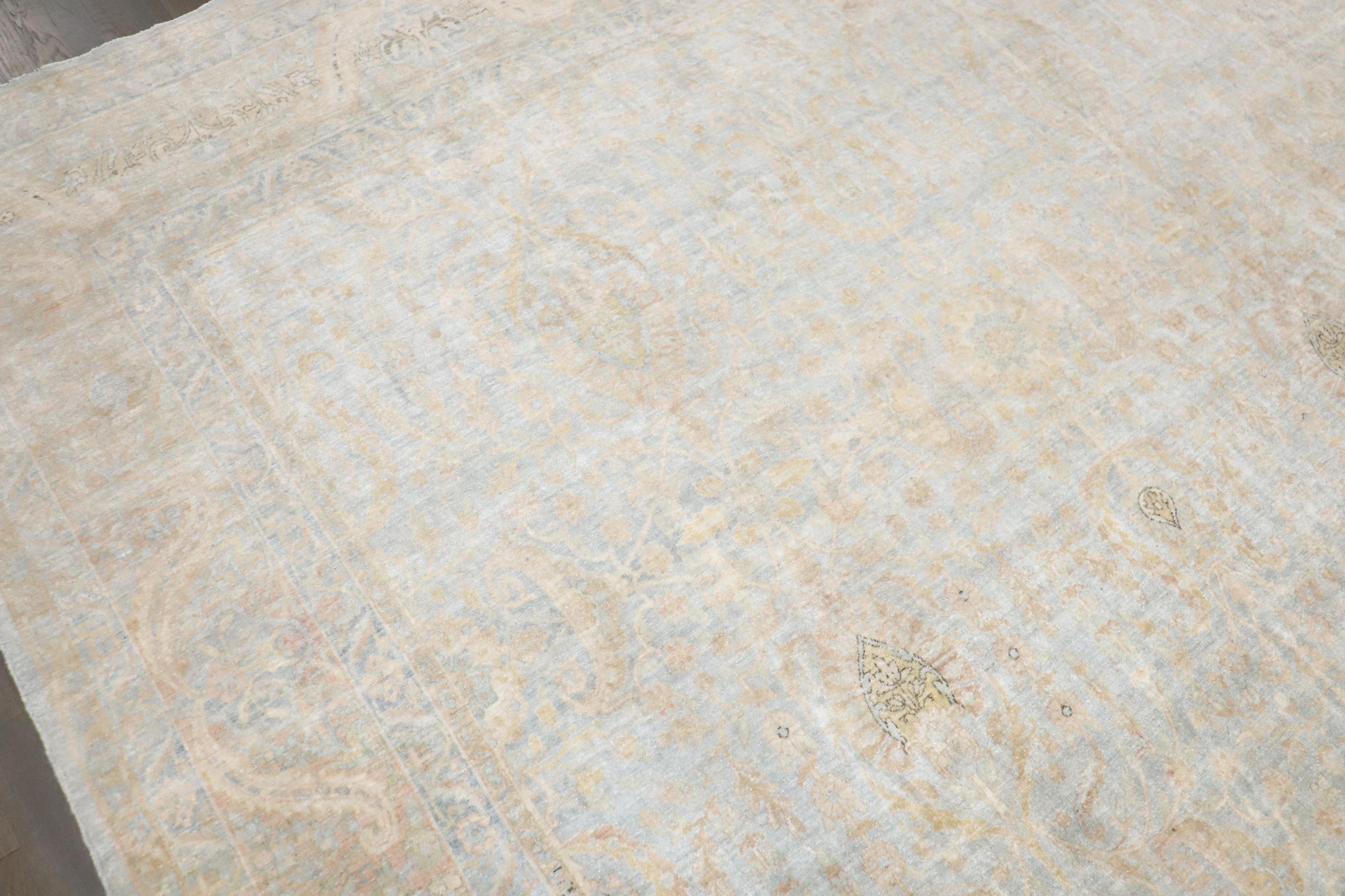 Zabihi Collection Hellblau Gold Antike Persische Kerman Teppiche im Angebot 1