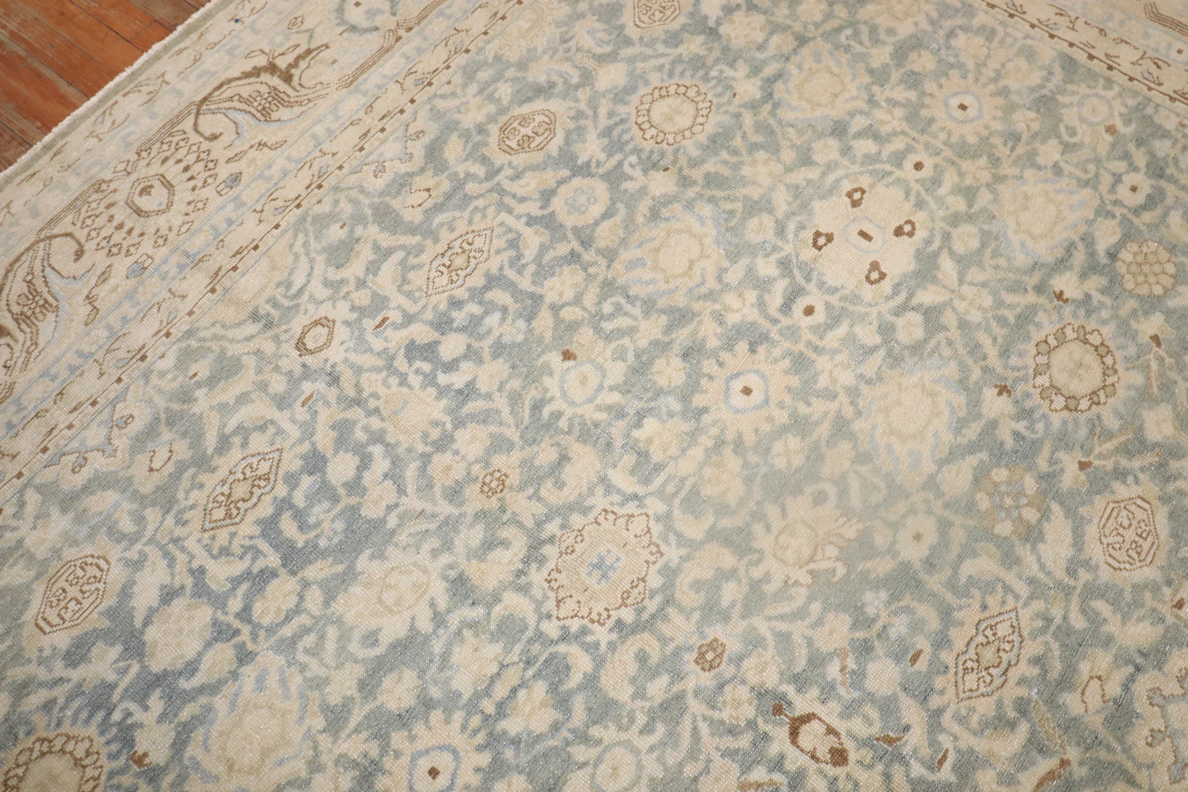 Classique américain Tapis persan Malayer ancien bleu clair et vert de la collection Zabihi en vente