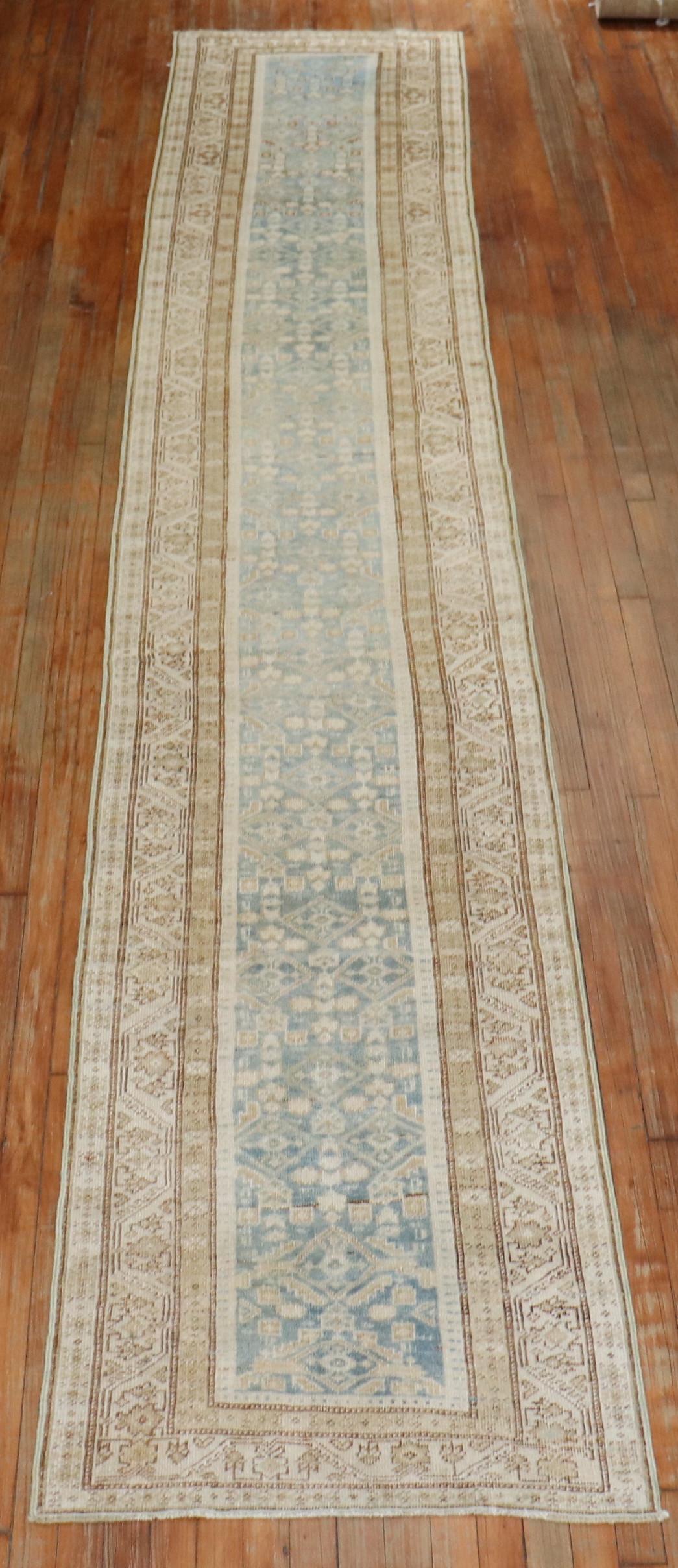 Zabihi Collection Light Blue Persian Malayer Antique Läufer im Angebot 2