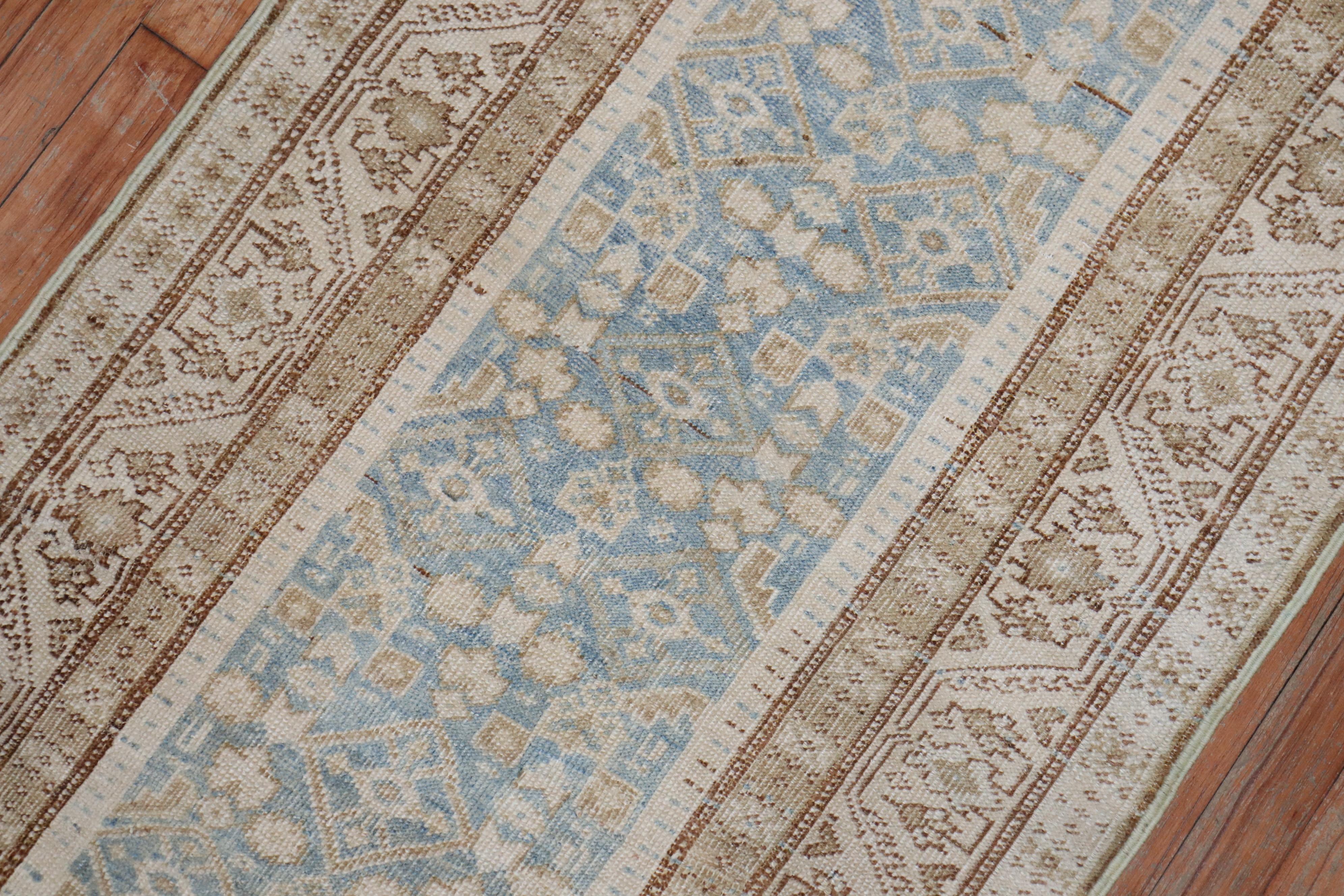 Zabihi Collection Light Blue Persian Malayer Antique Läufer (Handgeknüpft) im Angebot