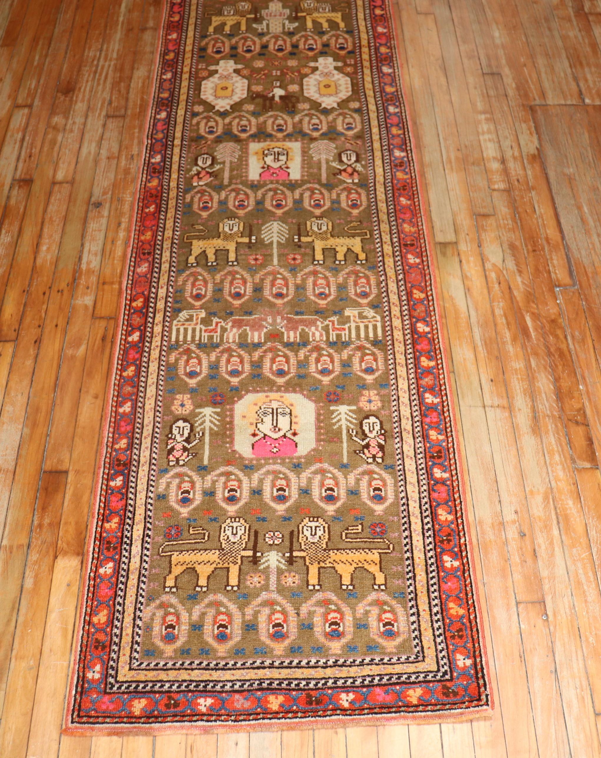 Arte popolare Runner lungo persiano nord-occidentale con motivo a leone della Collezione Zabihi in vendita