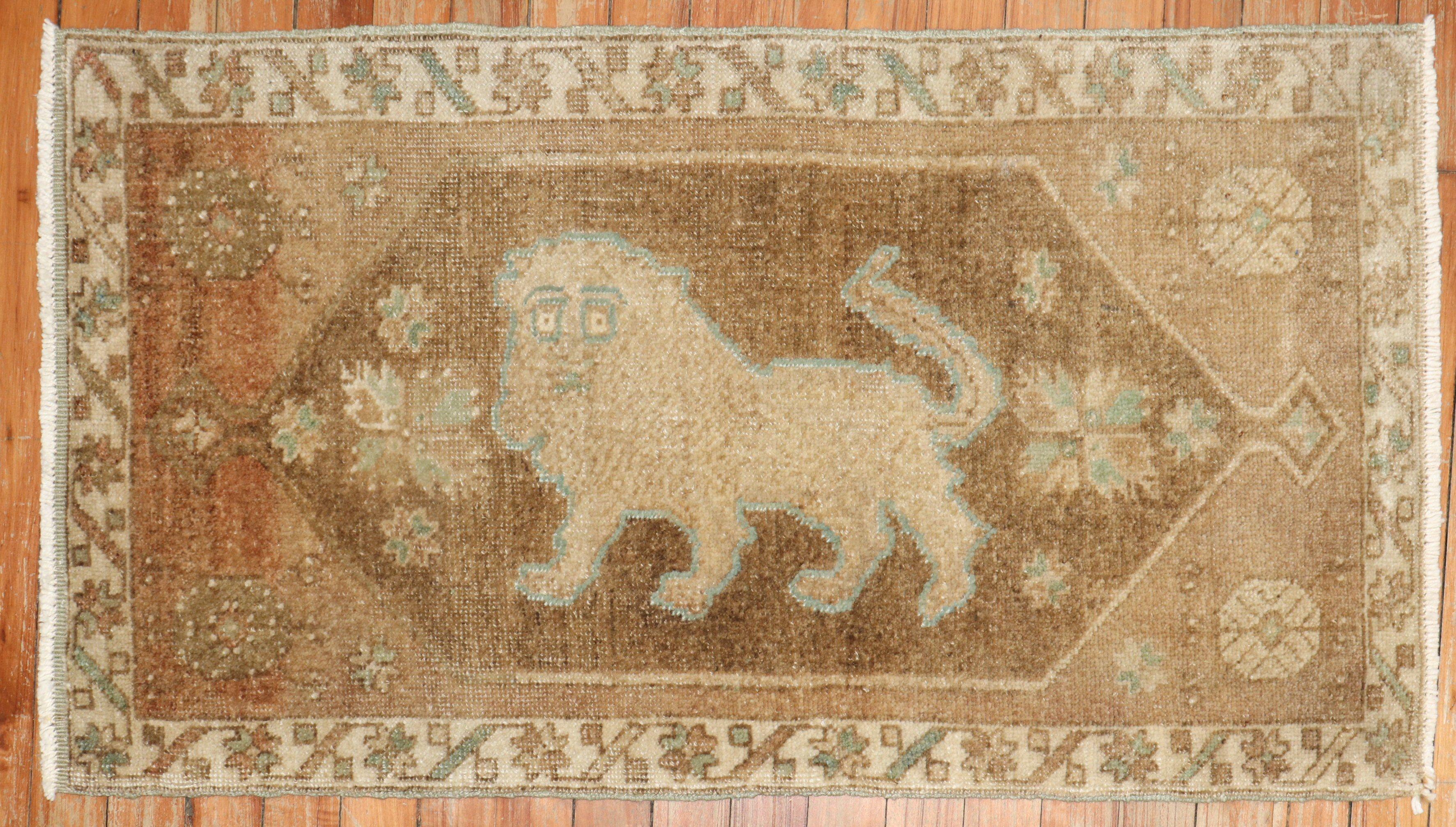 MId 20th Century Turkish Rug with a lion motif

Details
rug no.	31818
size	1' 10