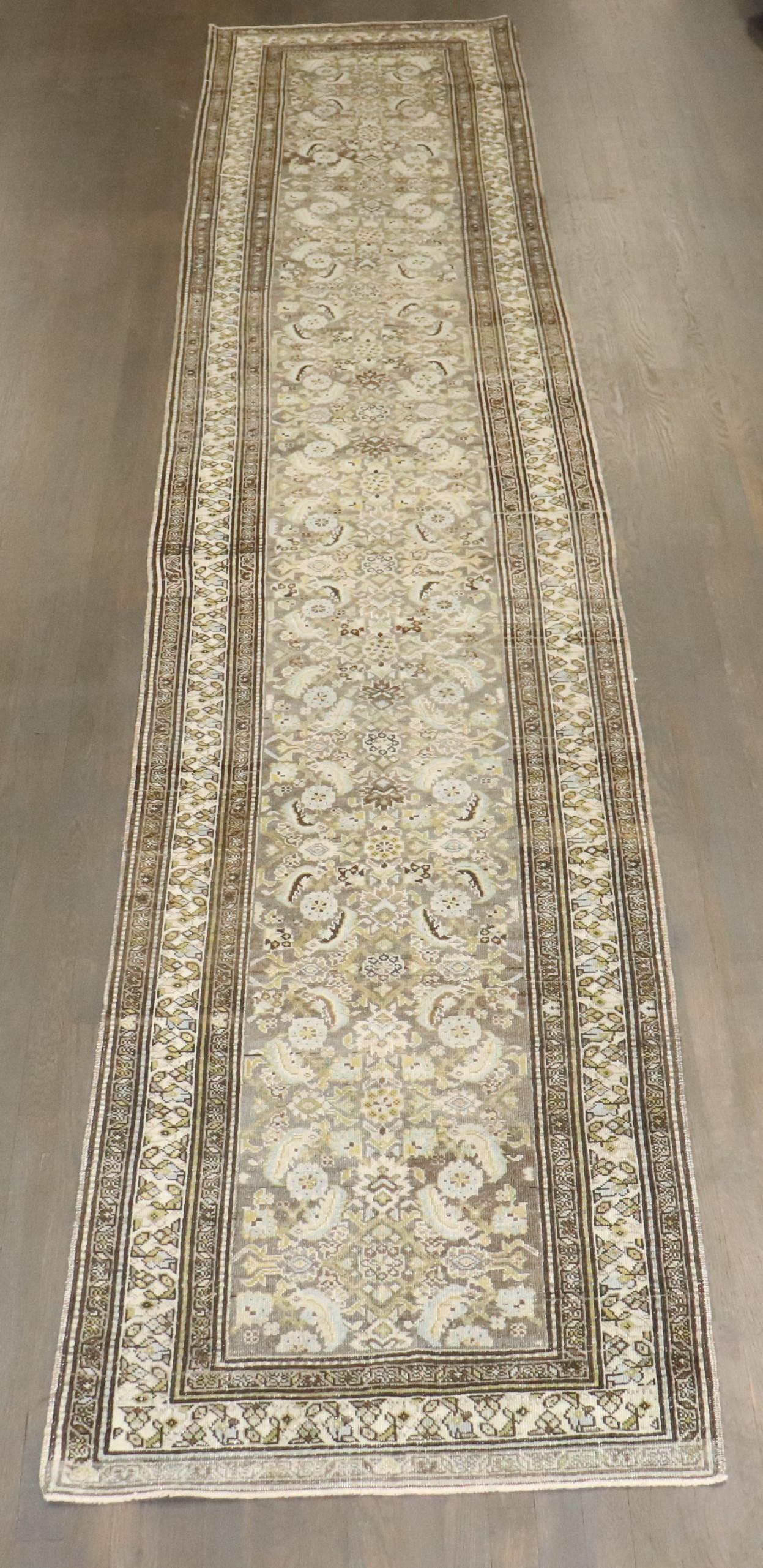 Zabihi Collection Long Antique Persian Malayer Runner im Angebot 4