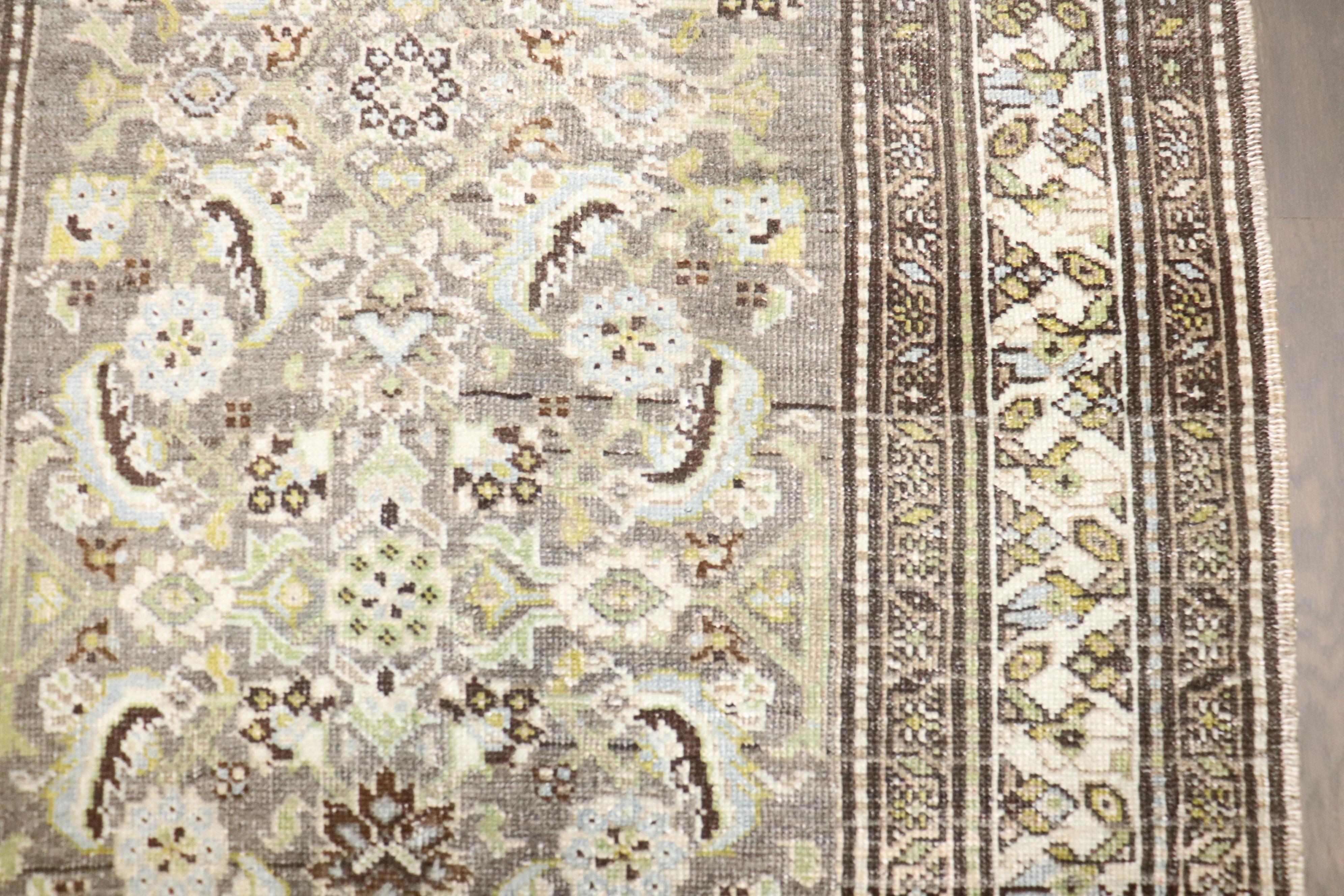 Zabihi Collection Long Antique Persian Malayer Runner (20. Jahrhundert) im Angebot