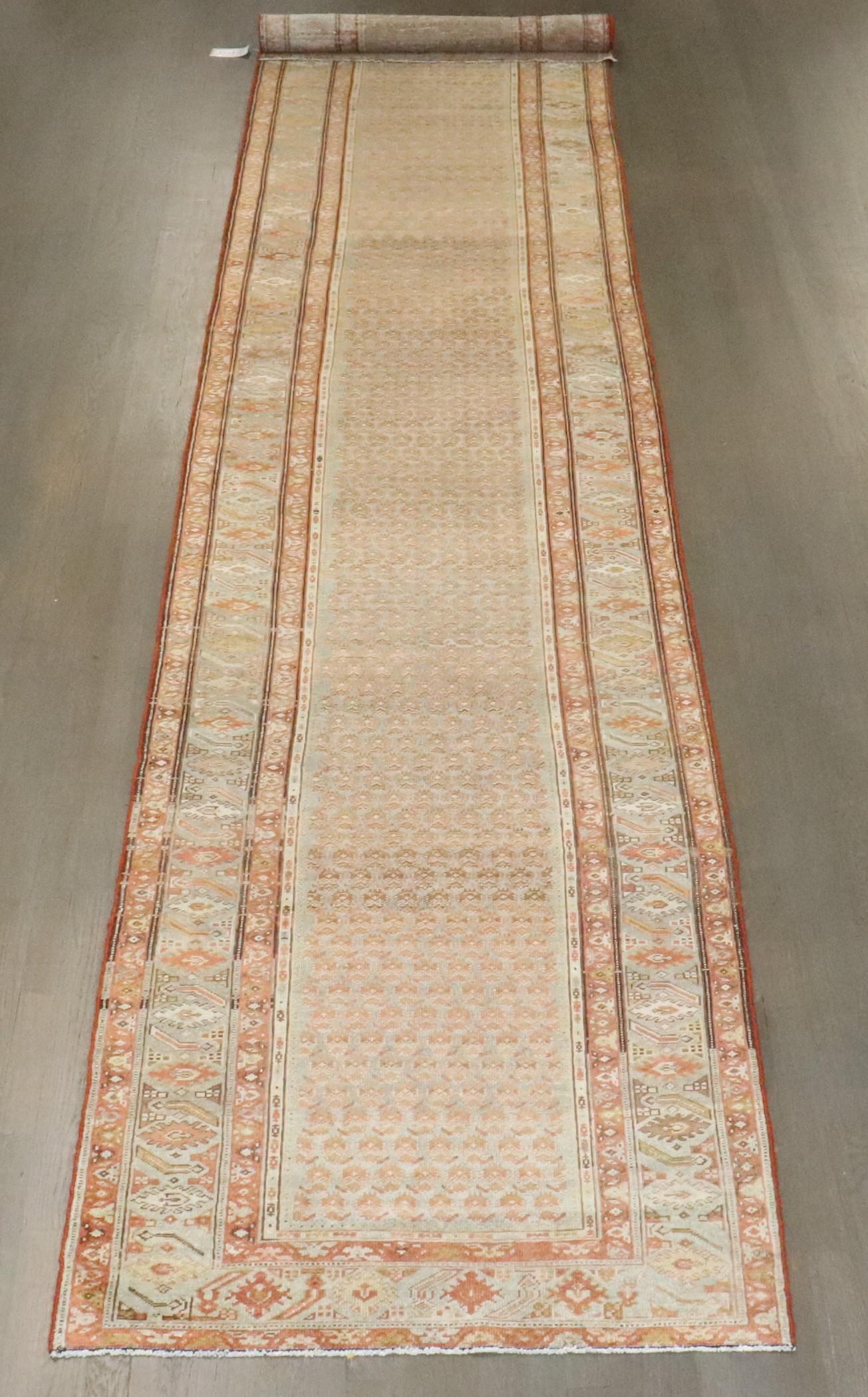 Zabihi Collection Long Antique Persian Seraband 20 Fuß Läufer (Persisch) im Angebot