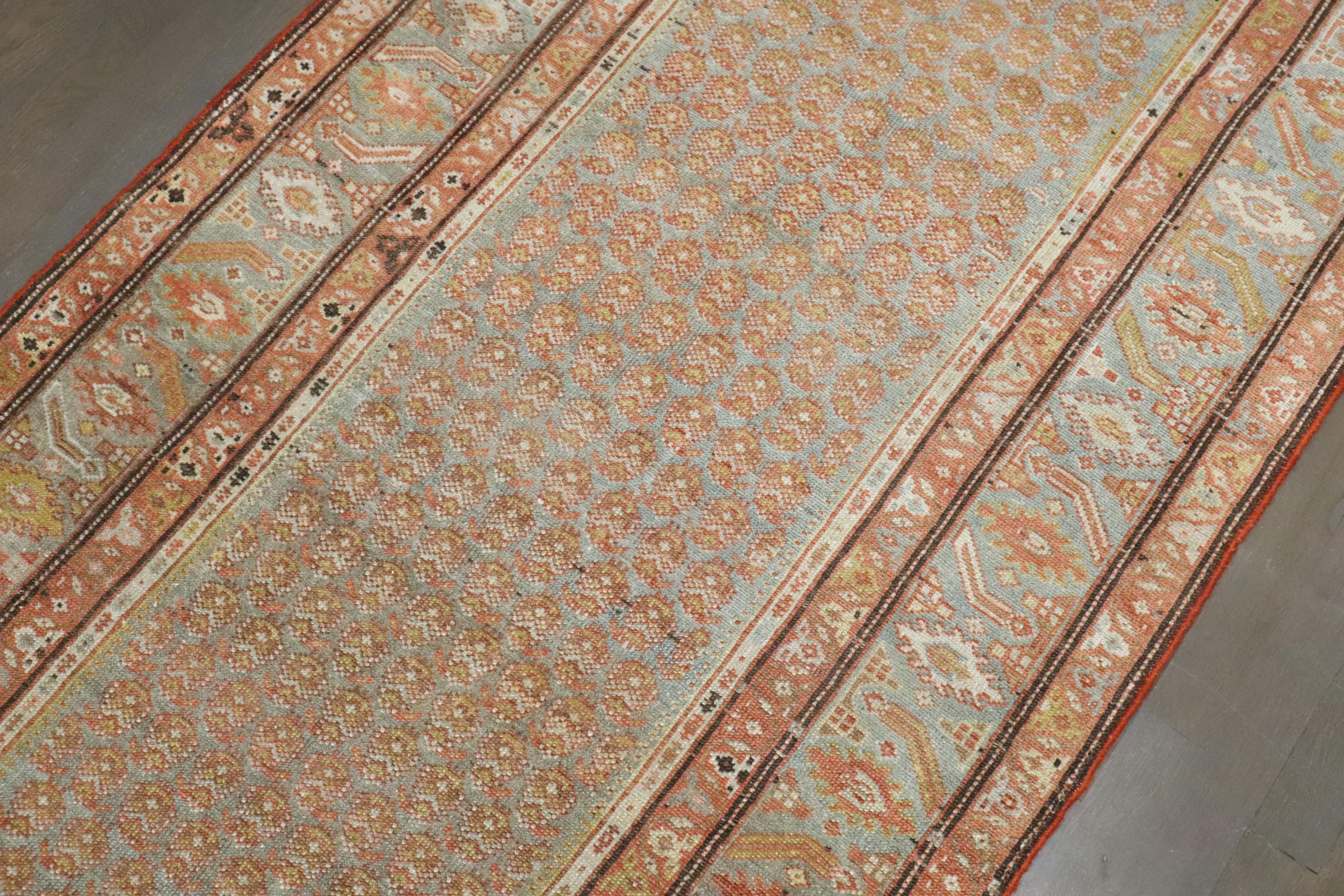 Zabihi Collection Long Antique Persian Seraband 20 Fuß Läufer (20. Jahrhundert) im Angebot