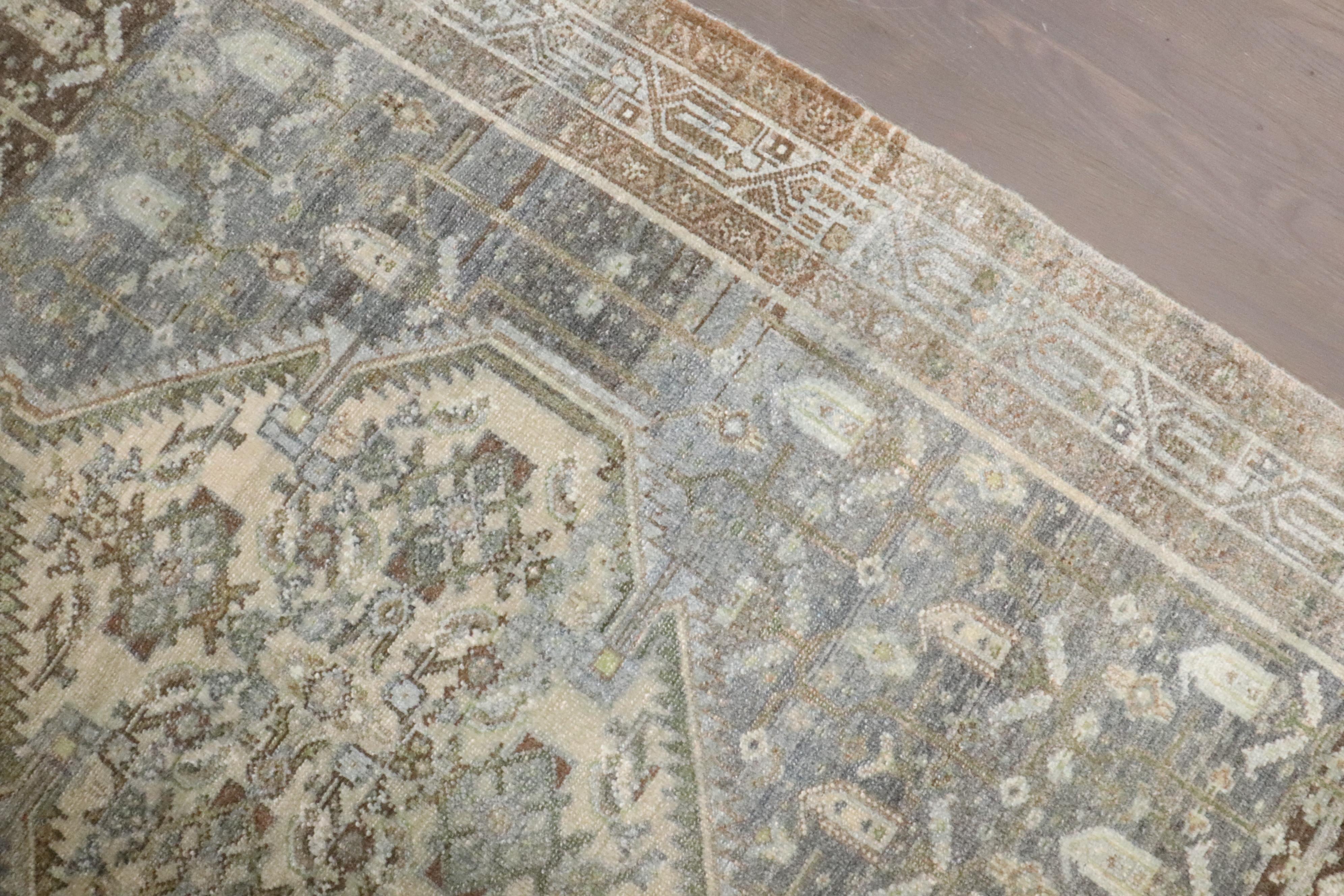 Tapis de couloir Malayer persan ancien gris et vert de la collection Zabihi en vente 3