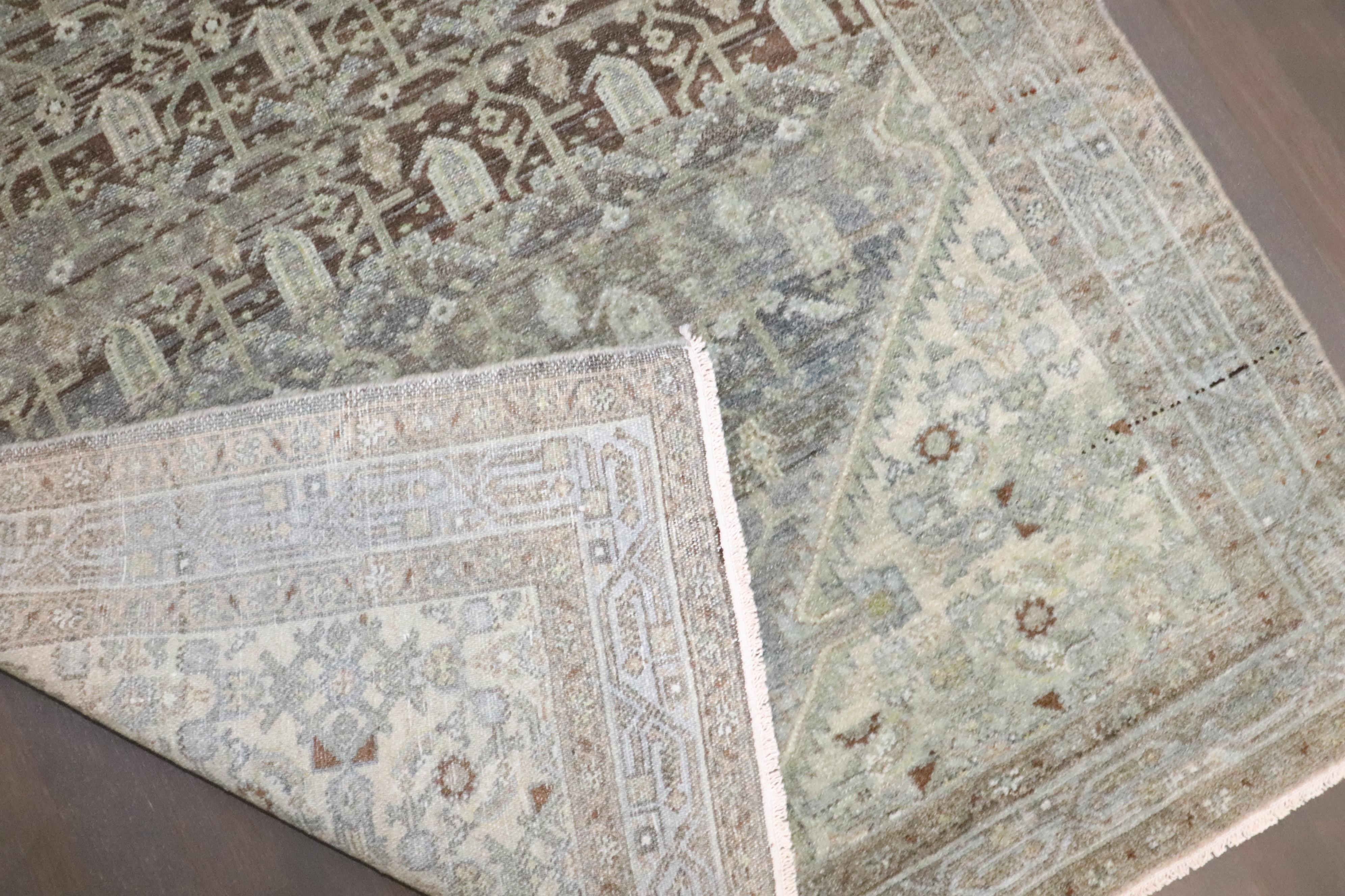 Perse Tapis de couloir Malayer persan ancien gris et vert de la collection Zabihi en vente