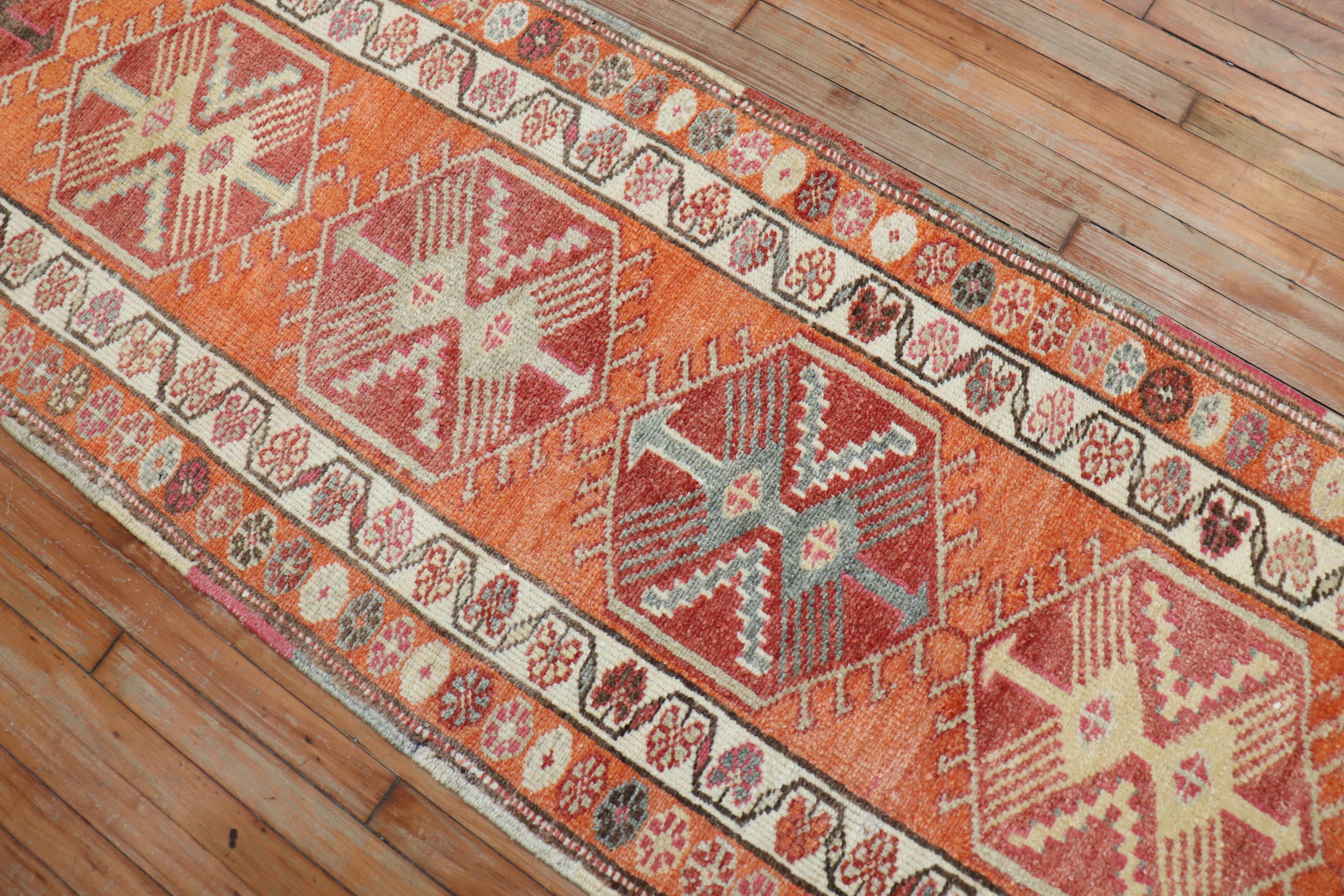 Zabihi Collection Long Orange Türkisch Anatolisch Geometrischer Läufer (Wolle) im Angebot