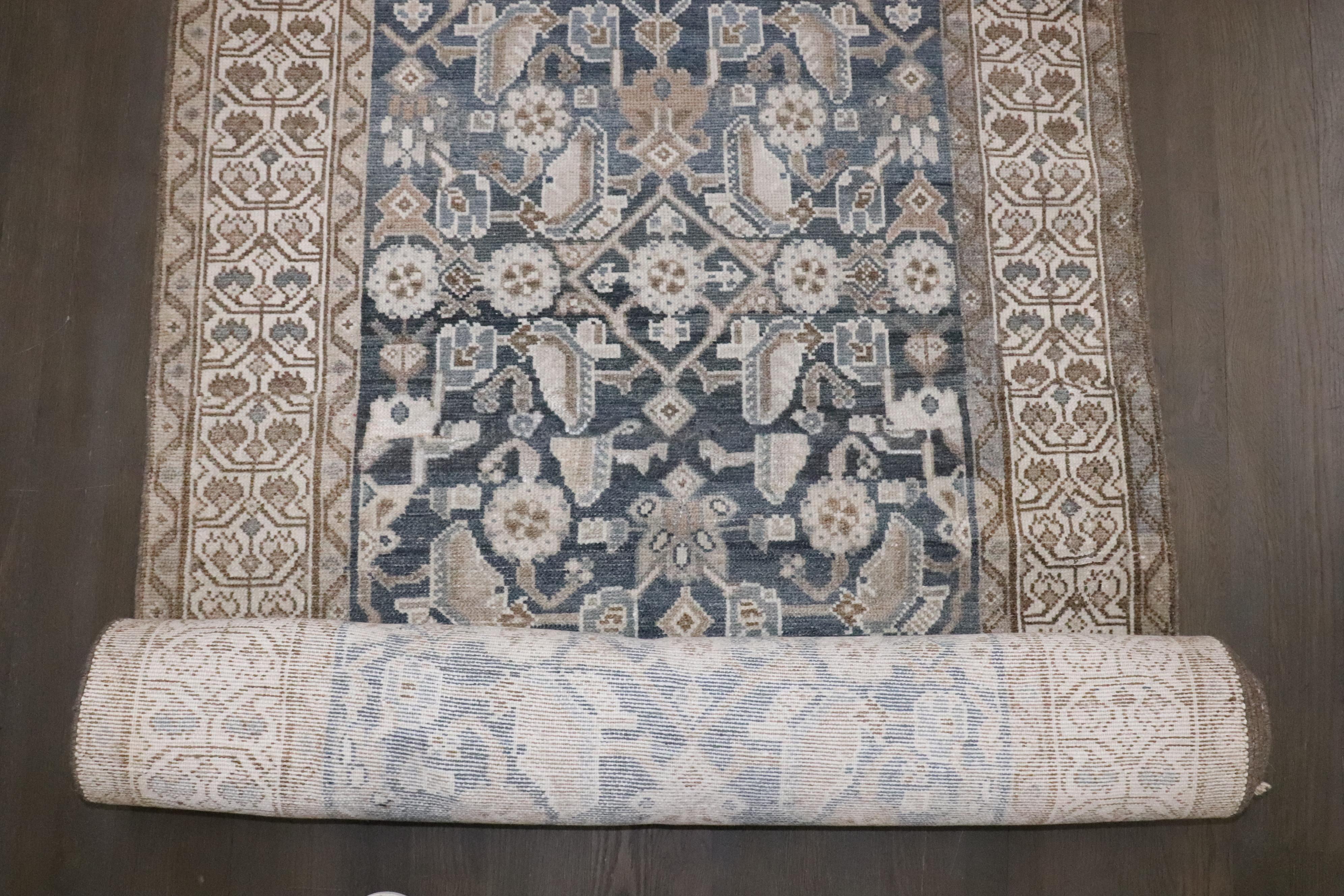 ein langer persischer Hamedan-Läufer aus der Mitte des 20. Jahrhunderts

Einzelheiten
Teppich nein.	j4755
Größe	3' 4