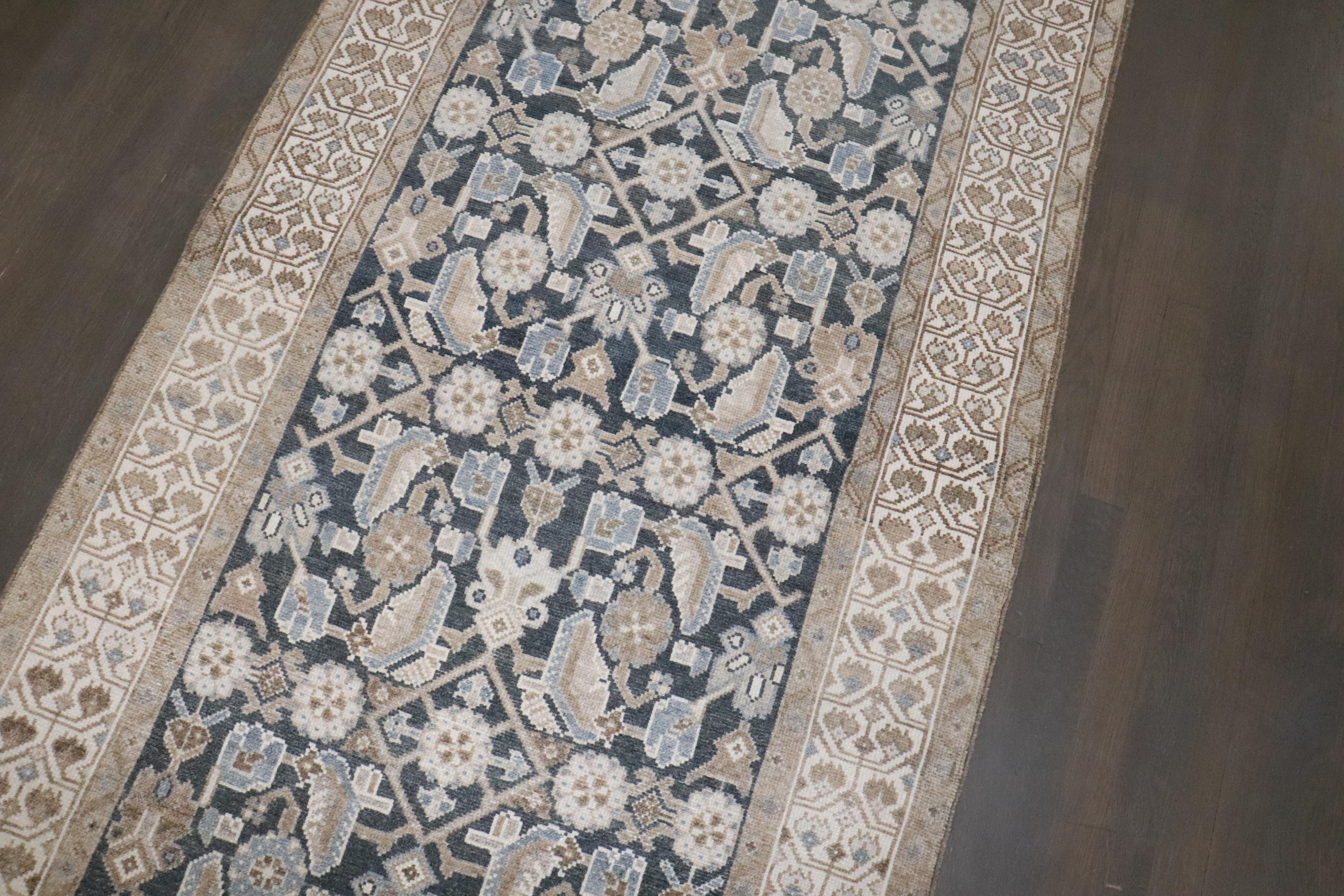 Zabihi Collection Long Vintage Persian 25 Fuß Läufer (Malayer) im Angebot