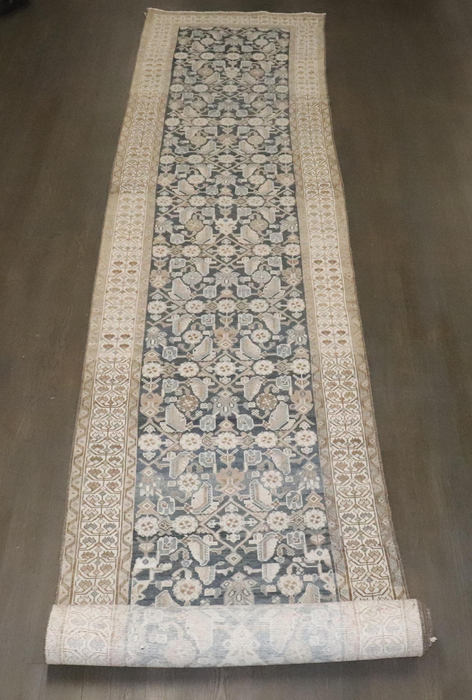 Zabihi Collection Long Vintage Persian 25 Fuß Läufer (20. Jahrhundert) im Angebot