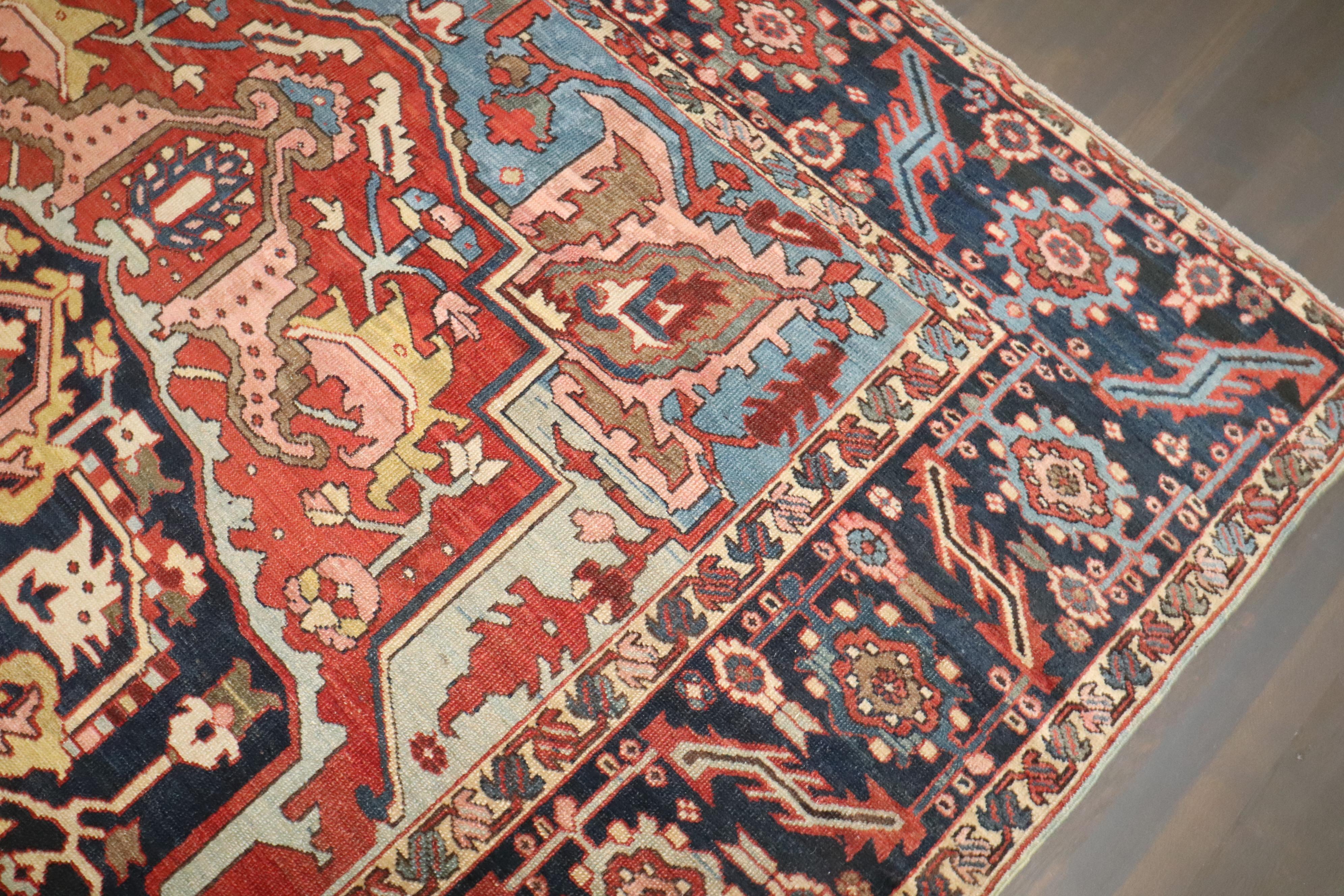 Colección Zabihi Alfombra Persa Heriz Antigua Masculina en venta 4