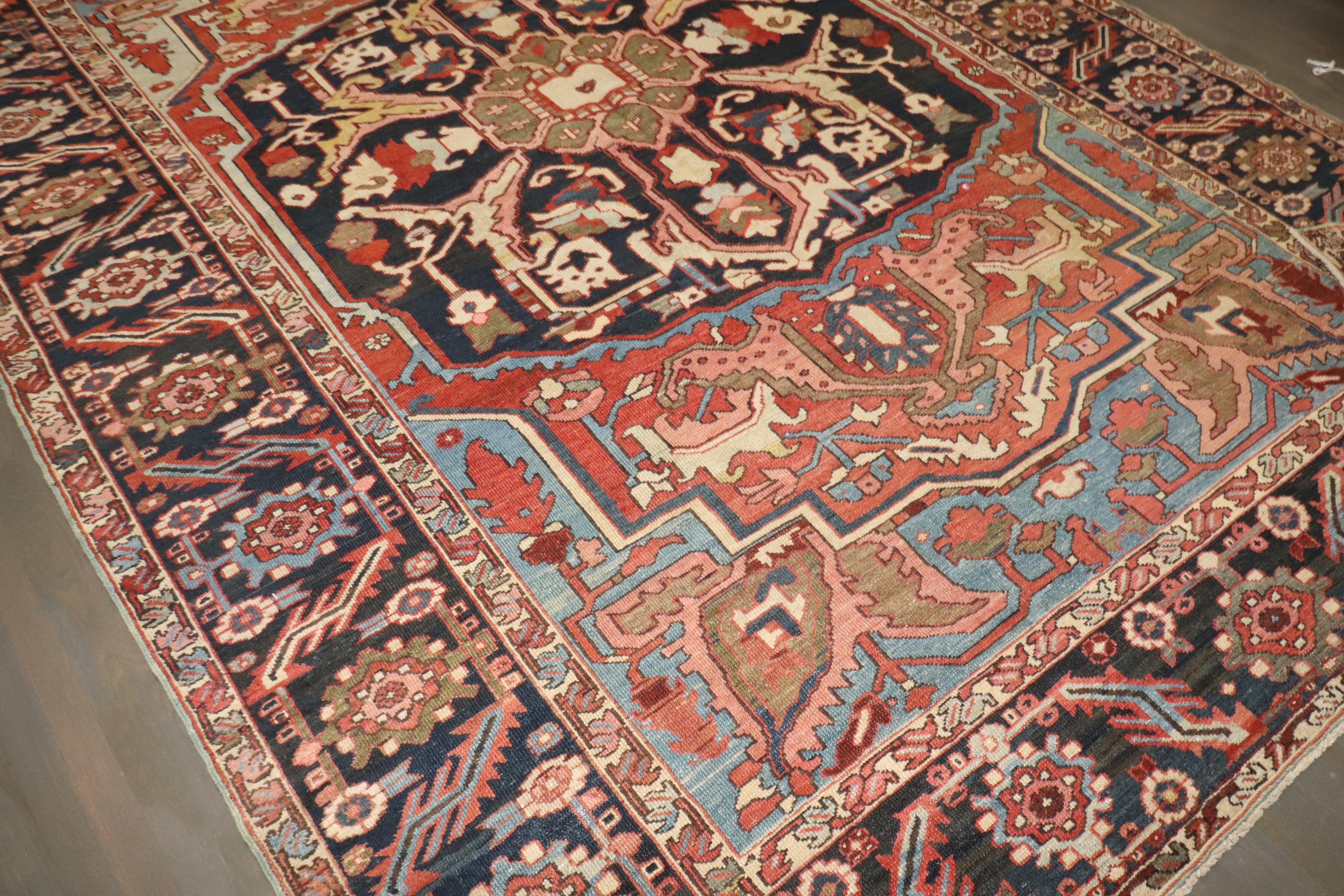 Colección Zabihi Alfombra Persa Heriz Antigua Masculina en venta 8