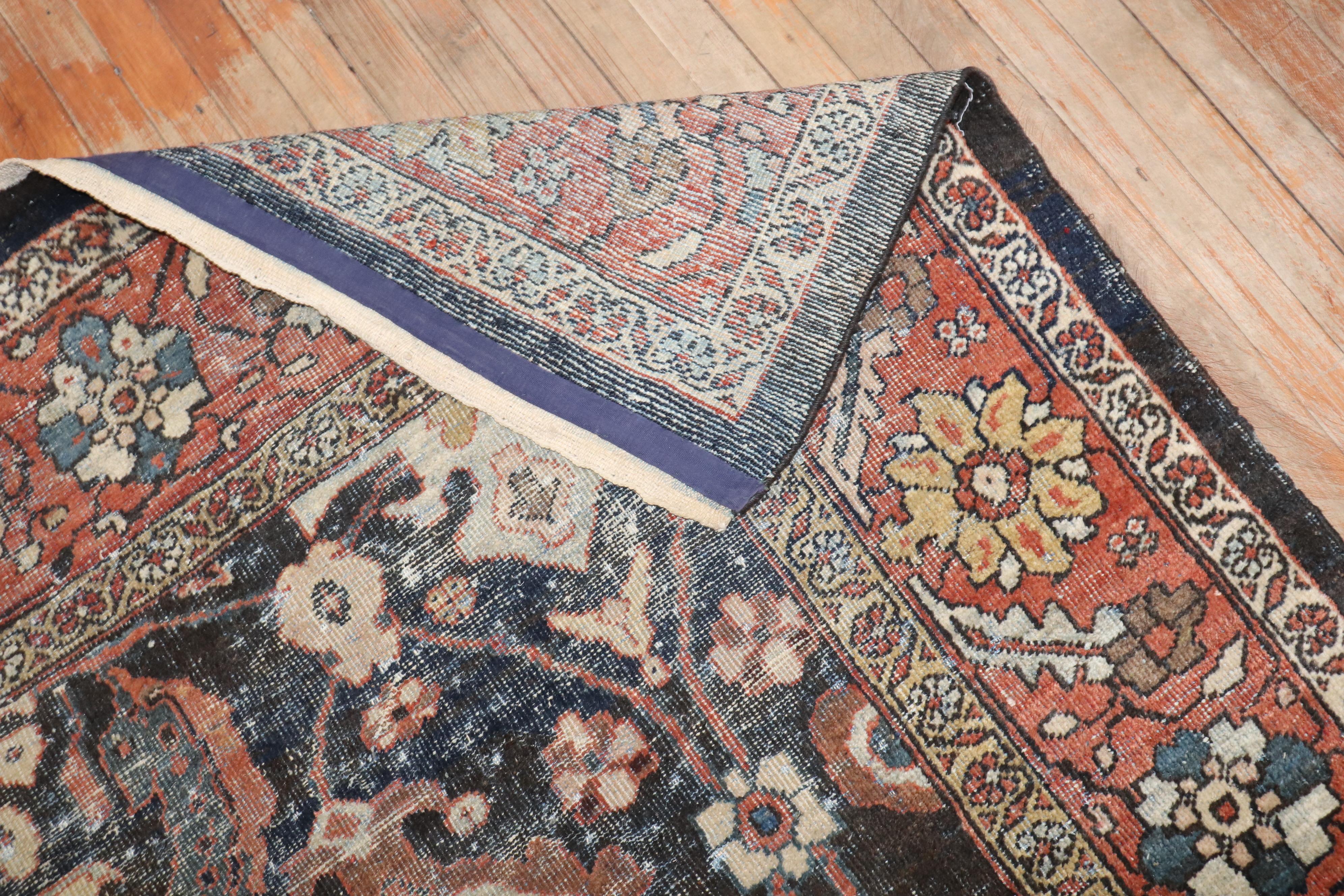 Colección Zabihi Alfombra Persa Antigua Sultanabad Masculina en Bastante bueno estado para la venta en New York, NY