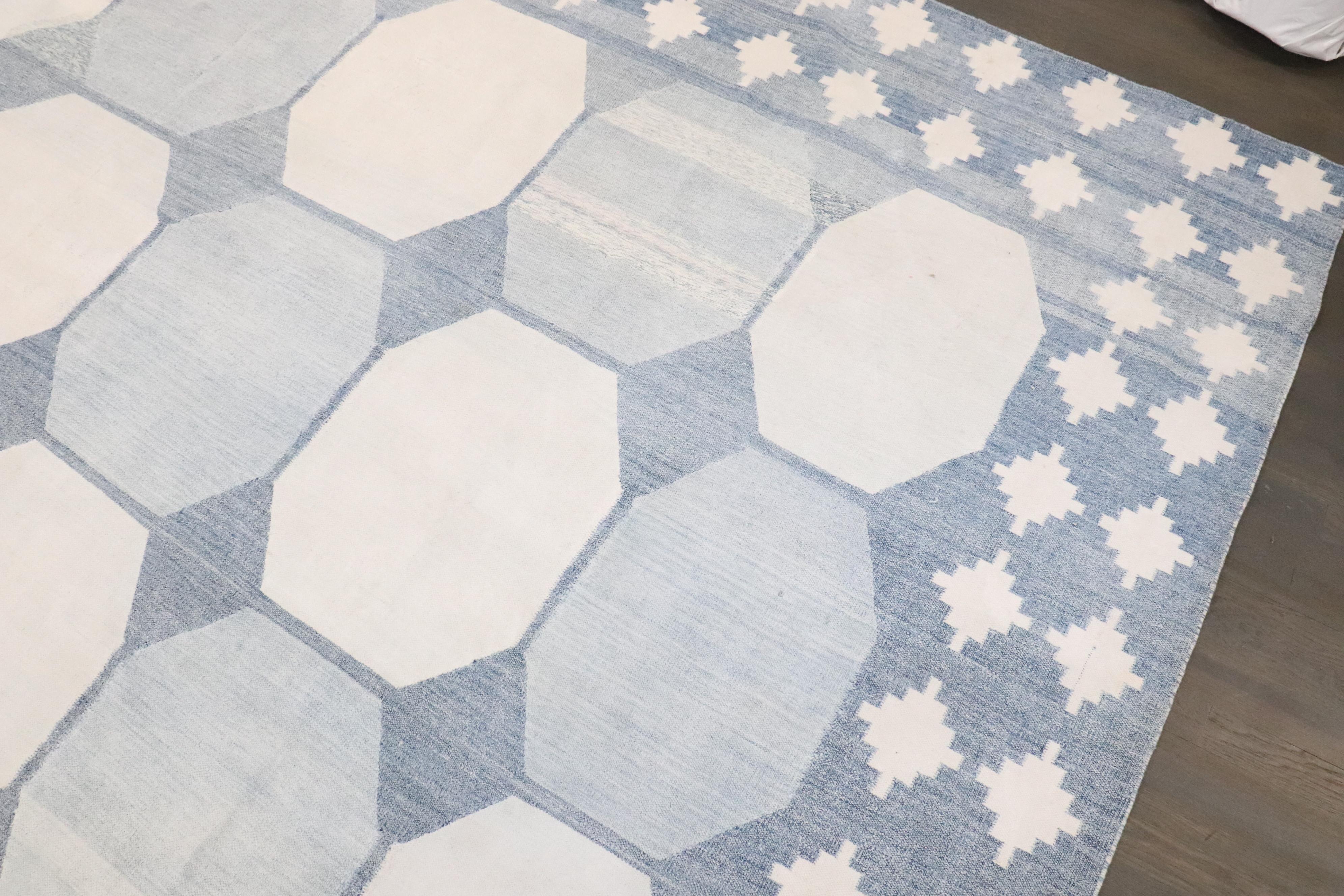 Zabihi Collection Massive White Blue Indian Dhurrie Rug In Good Condition For Sale In New York, NY