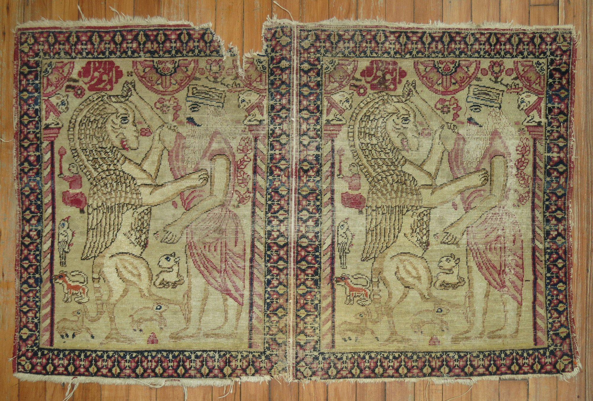 Seltene getragen Mitte des 19. Jahrhunderts getragen persischen Lavar Kerman mit einem Paar von Bildmotiv Teppiche, die zusammen gewebt wurden. 

Maße: 2'5
