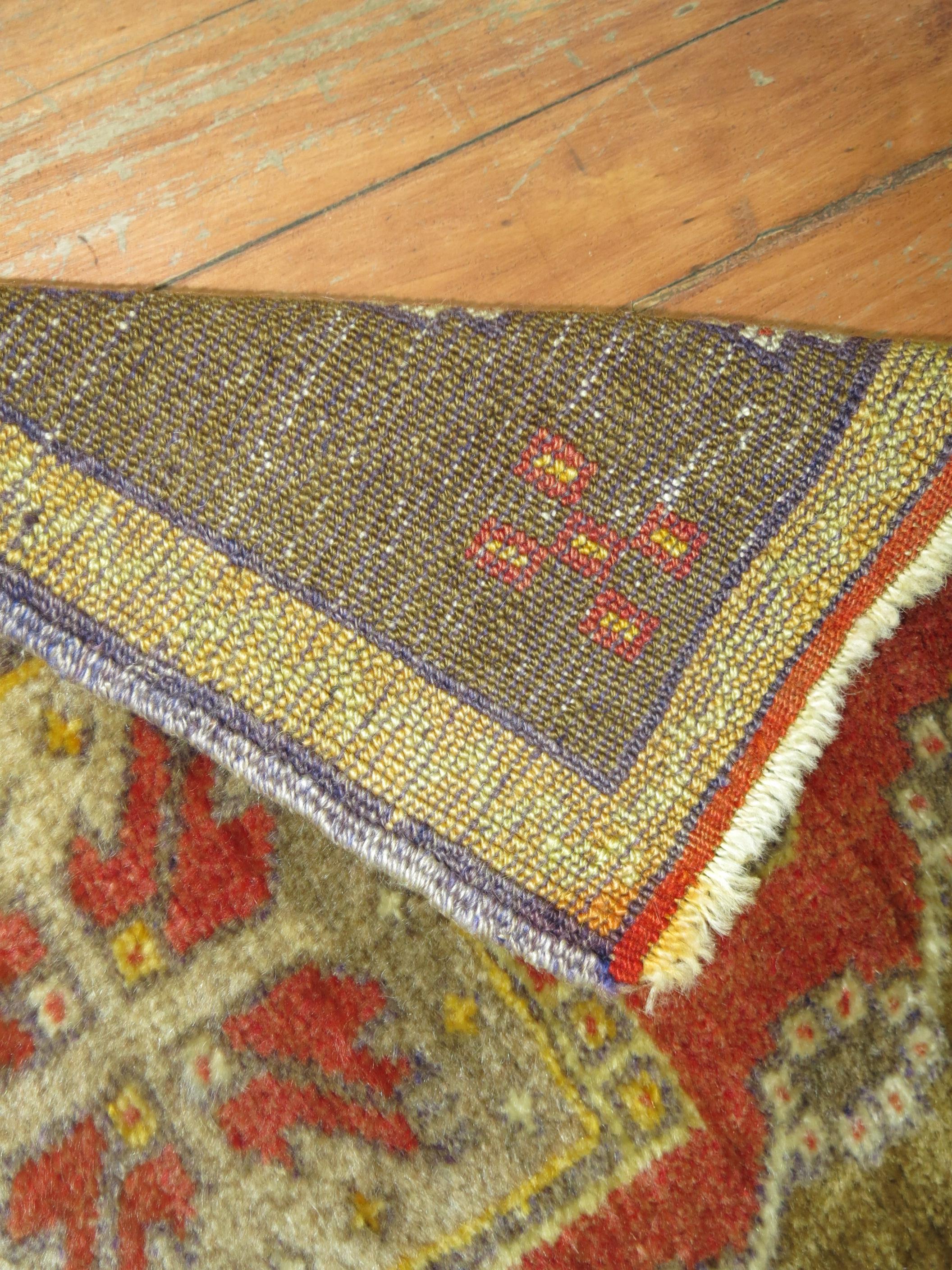 Gustaviano Tappeto da lancio anatolico turco della collezione Zabihi della metà del XX secolo in vendita