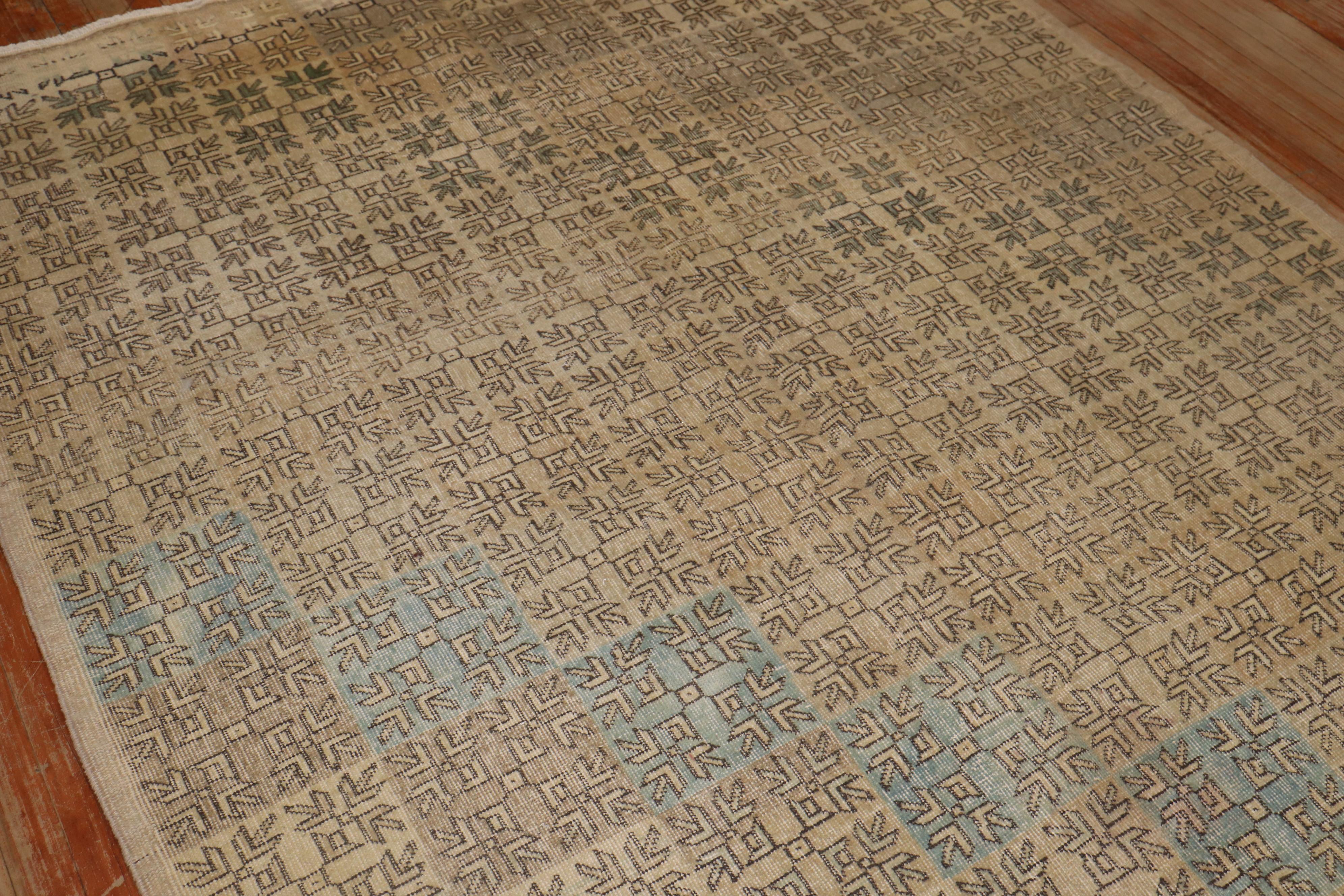 Colección Zabihi Alfombra Turca Deco de mediados del siglo XX en Bueno estado para la venta en New York, NY