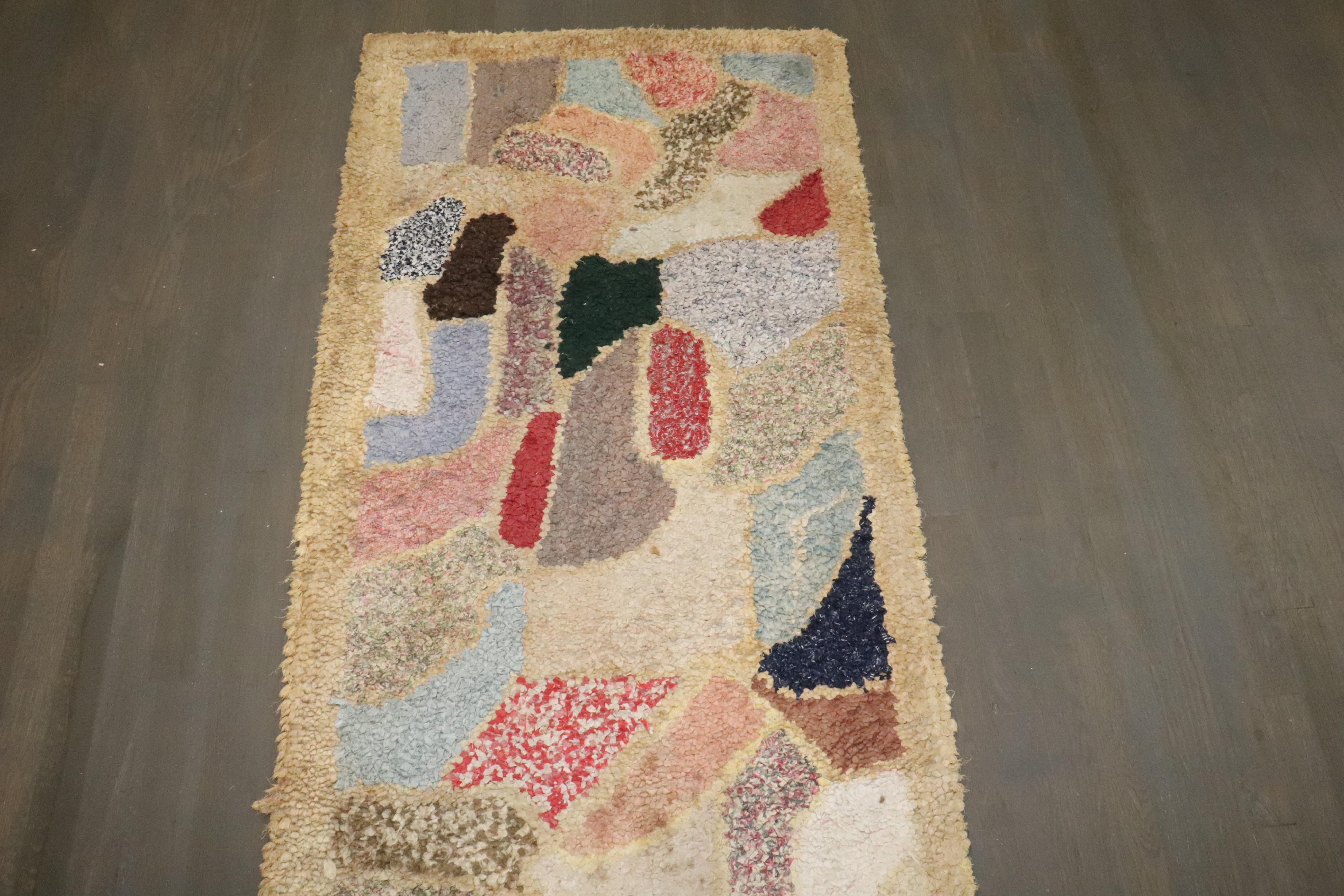 Zabihi Collection Mid Century Abstract American Hooked Runner In Good Condition For Sale In New York, NY