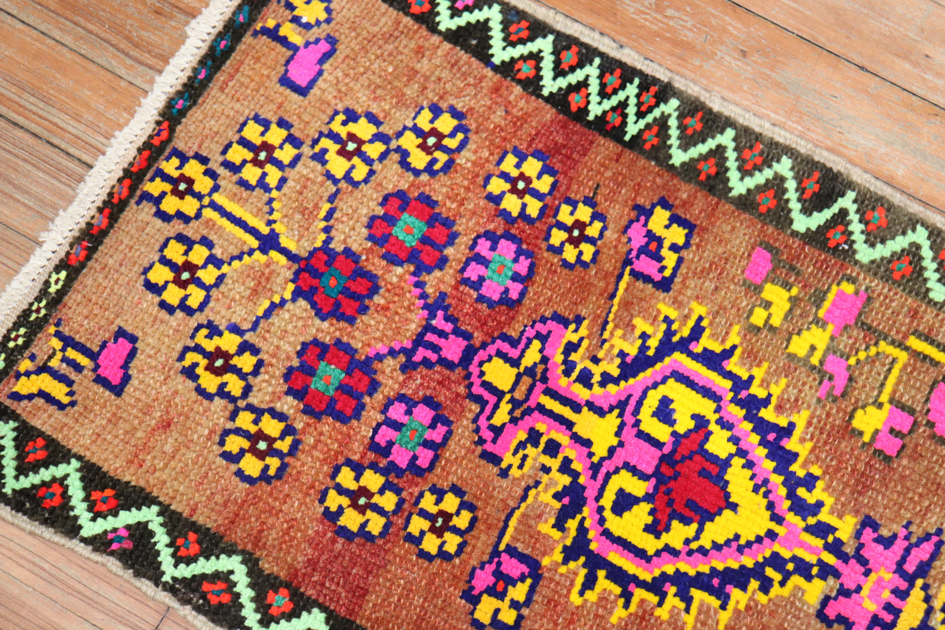 ein türkischer Mini-Mattenteppich mit Blumen aus dem 20. Jahrhundert

Einzelheiten
Teppich nein.	y1859
Größe	1' 5