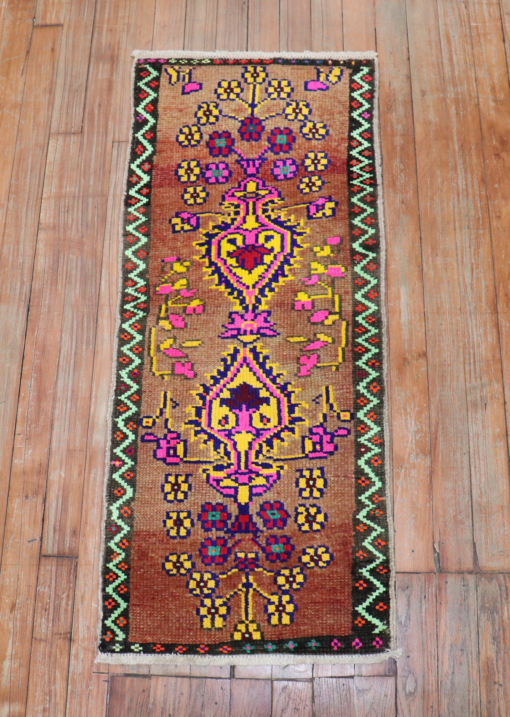 Zabihi Kollektion Mini-Vintage Anatolischer türkischer Teppich (Schwarzwald)