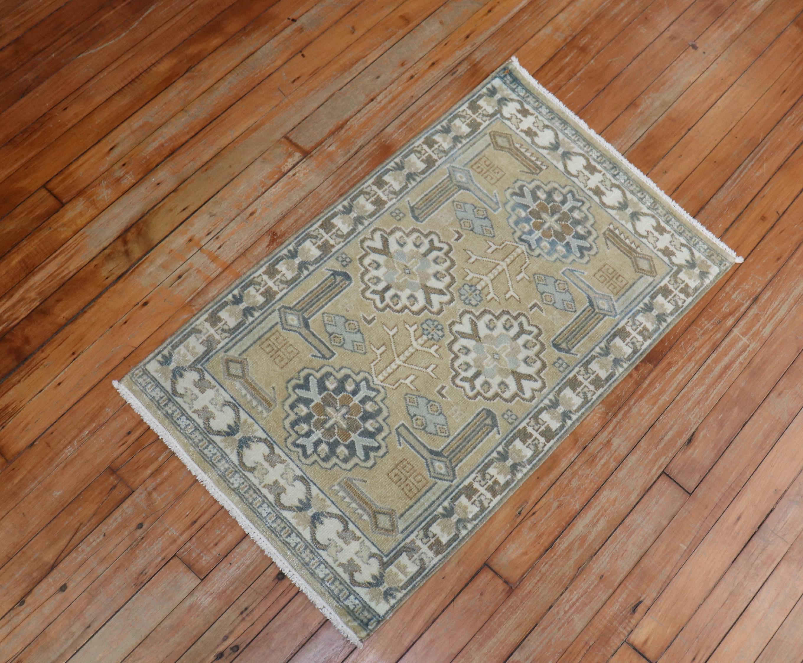 Colección Zabihi Alfombra Persa Mini Vintage en Bueno estado para la venta en New York, NY