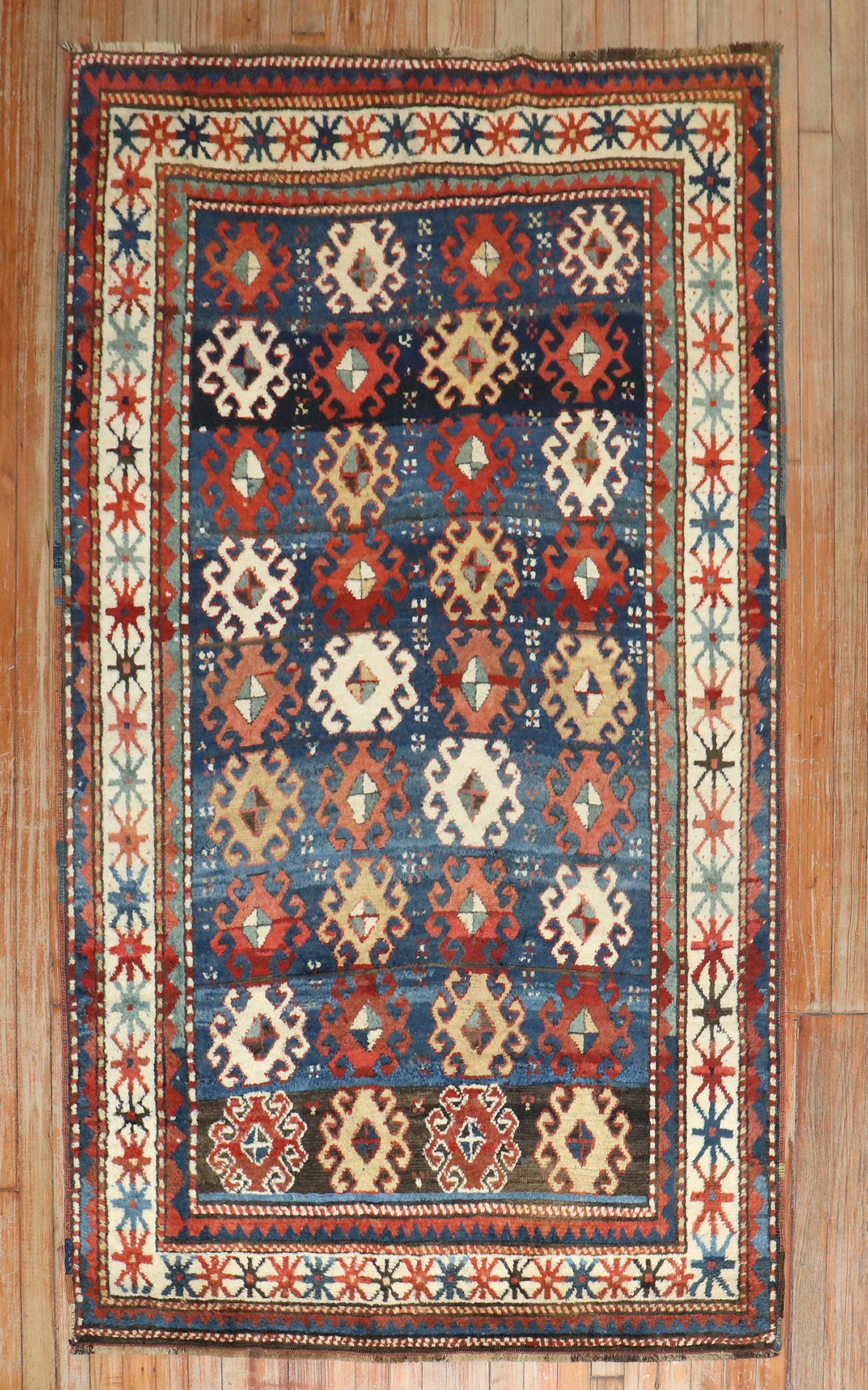 Zabihi Collection Moghan Antiker kaukasischer Kasachenteppich (Wolle) im Angebot