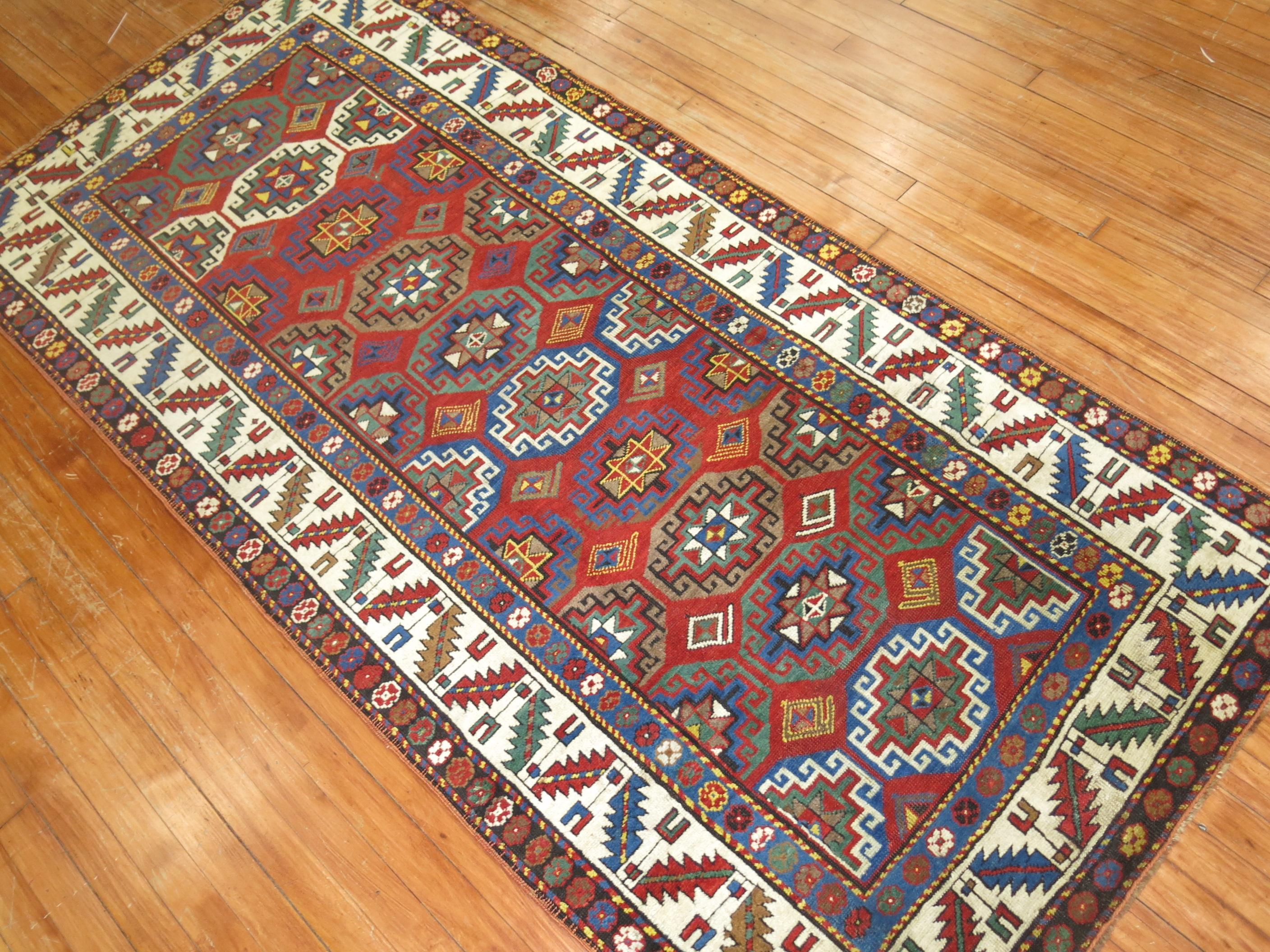 Caucasien Tapis de couloir caucasien ancien Moghan de la collection Zabihi en vente