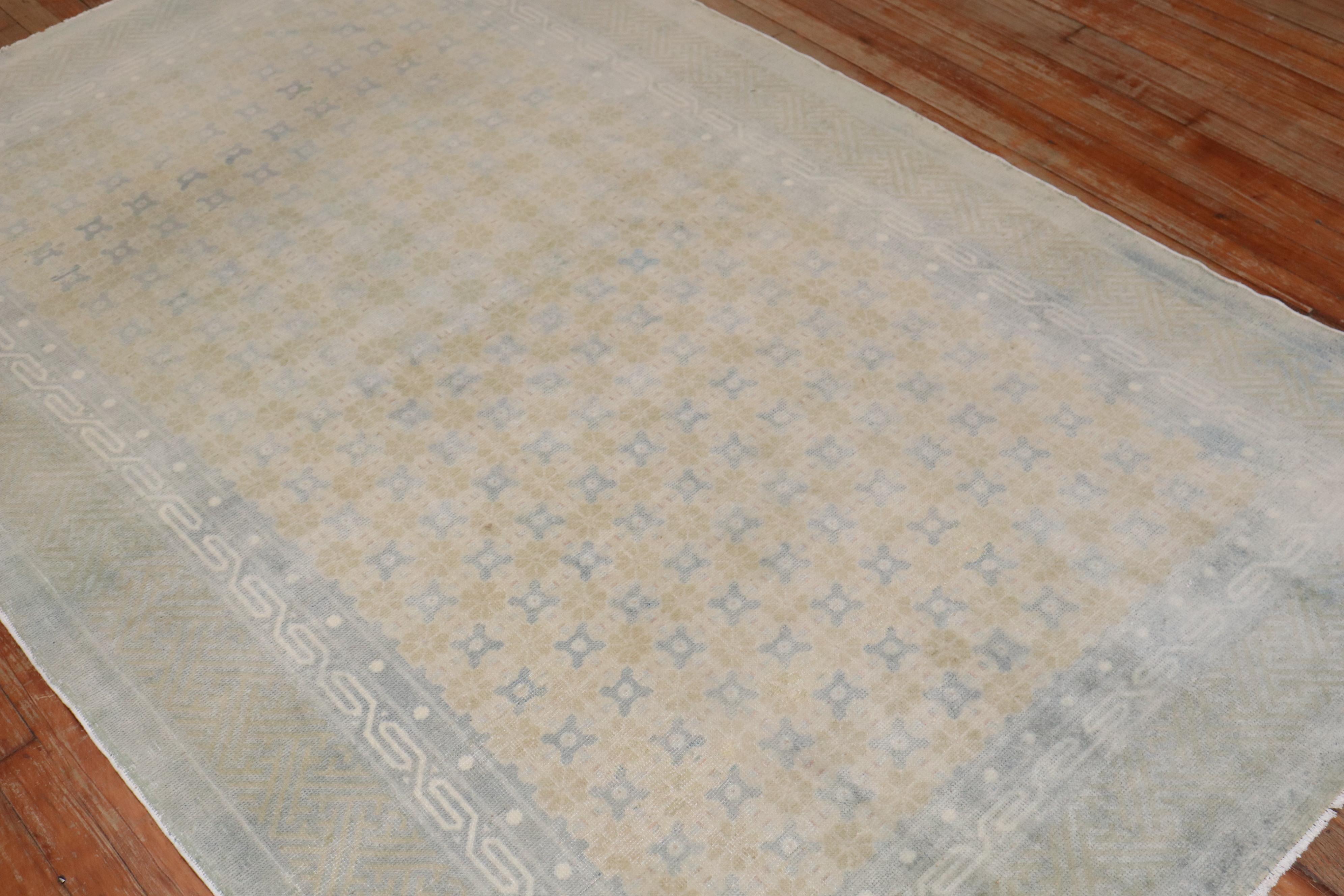 Zabihi Collection Gedämpfter antiker chinesischer Teppich im Angebot 2