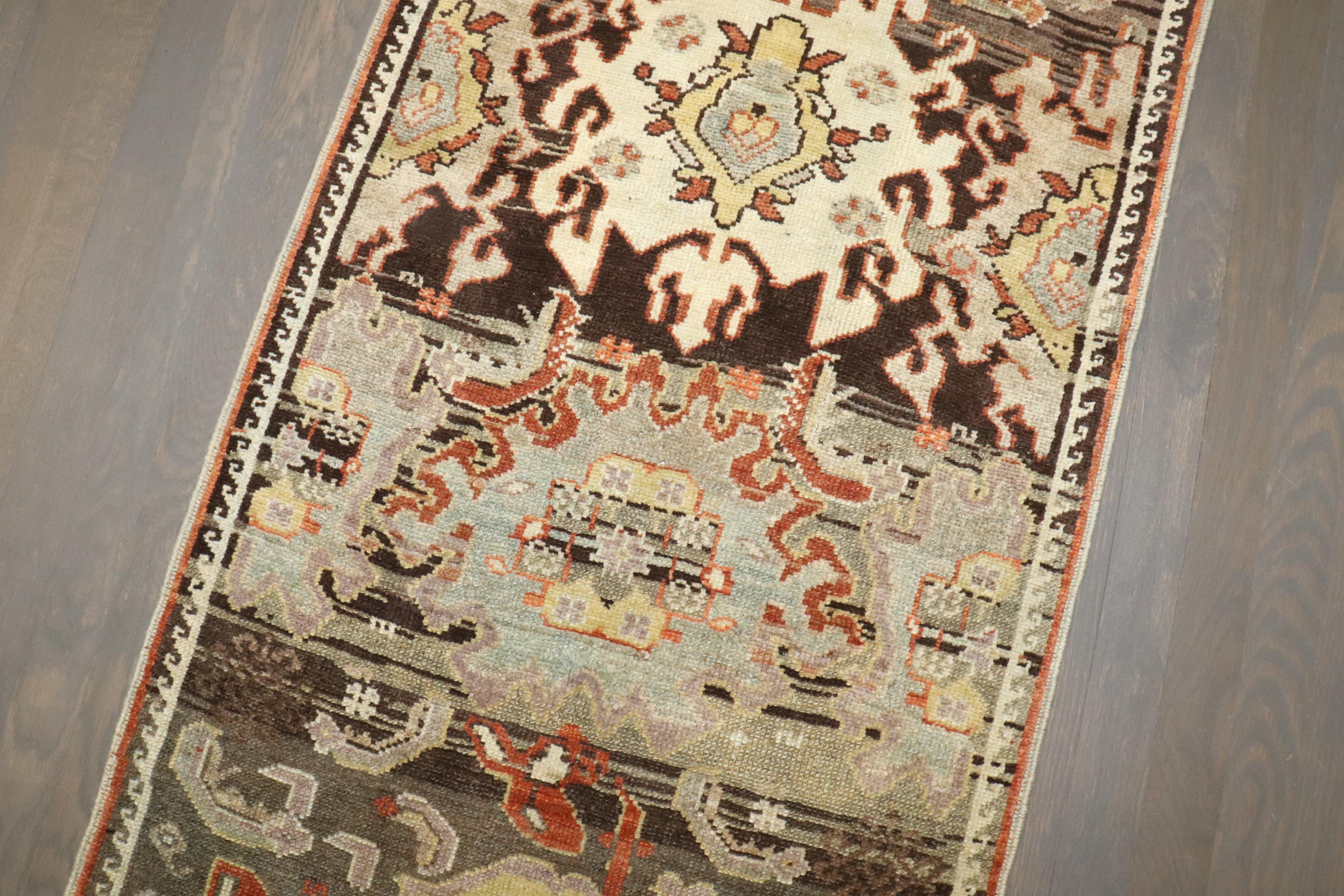 Bakshaish Tapis de couloir tribal persan ancien étroit du nord-ouest de la collection Zabihi en vente