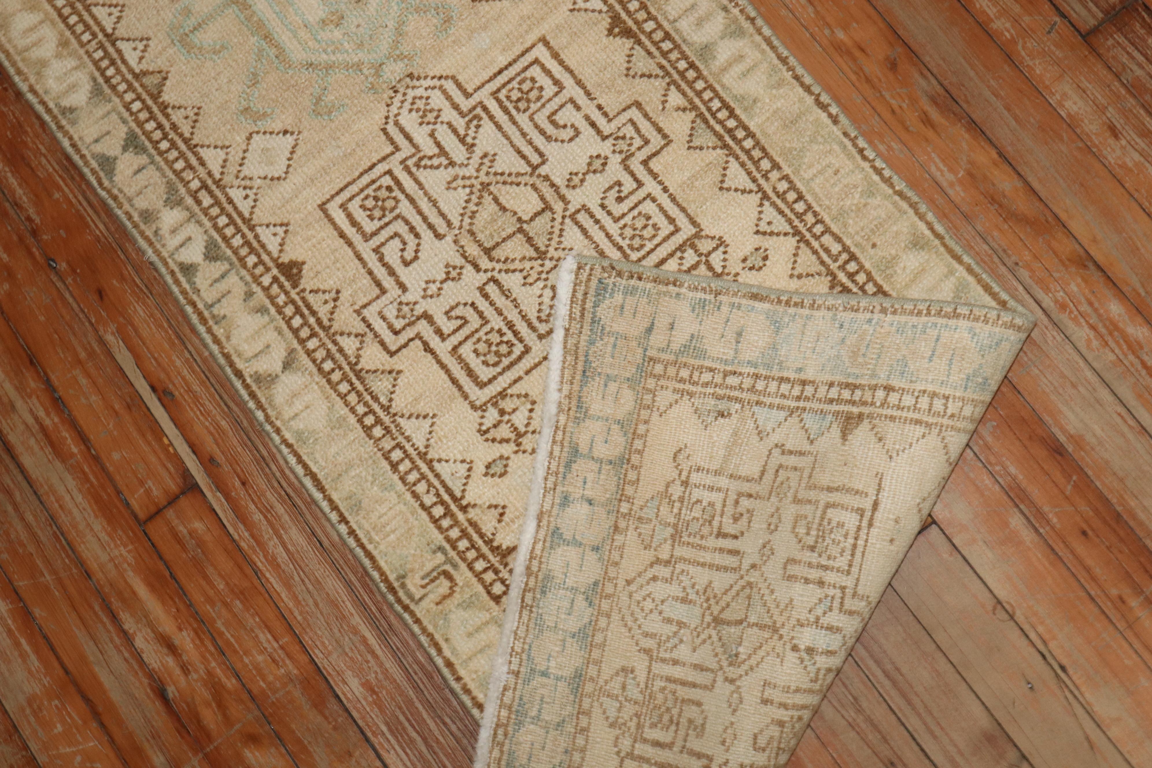Persiano Runner Zabihi Collection Narrow Antique Persian Heriz in vendita
