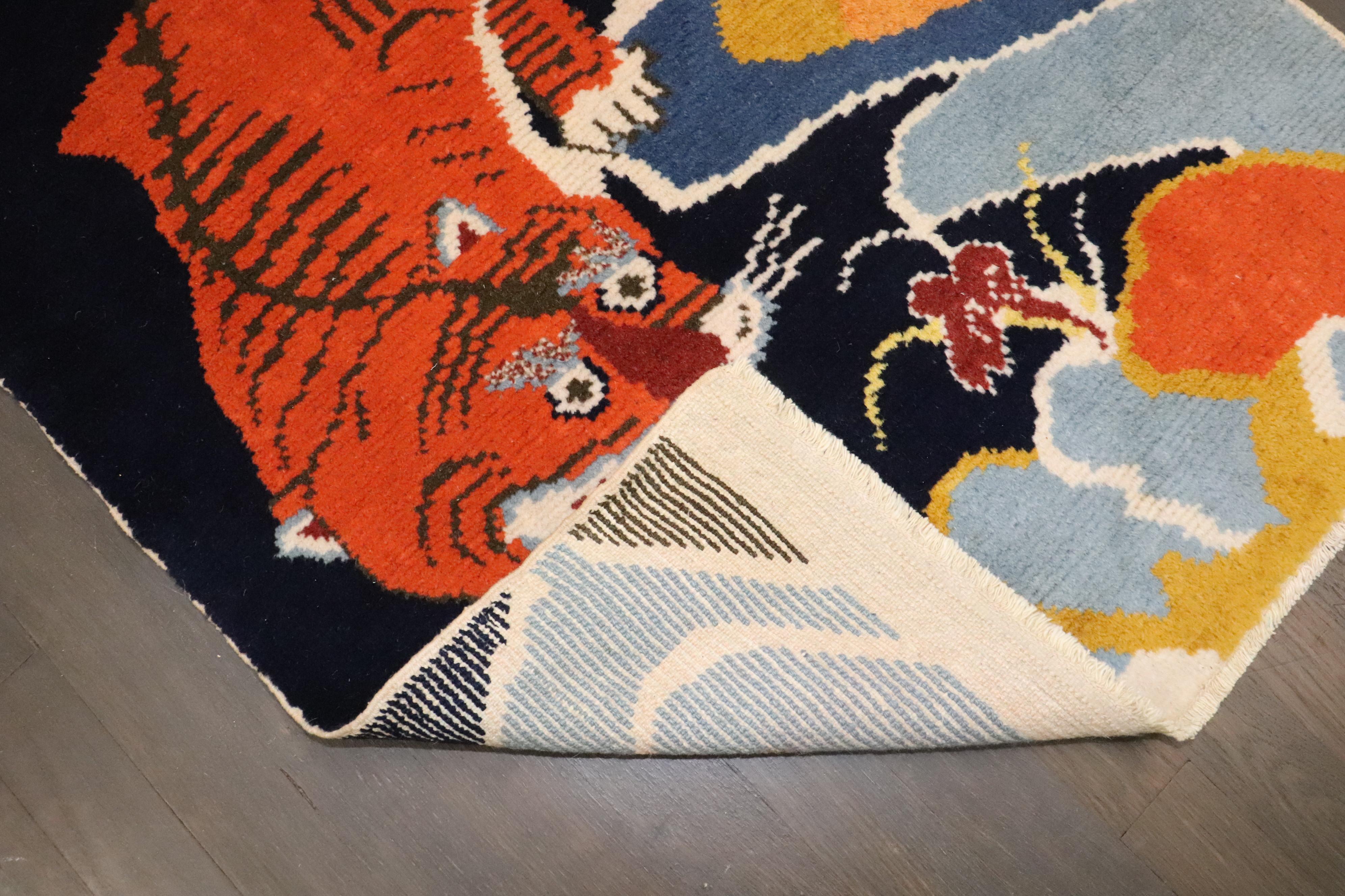 Tibetano Tappeto Zabihi Collection'S Navy Vintage Tibetan Tiger in vendita