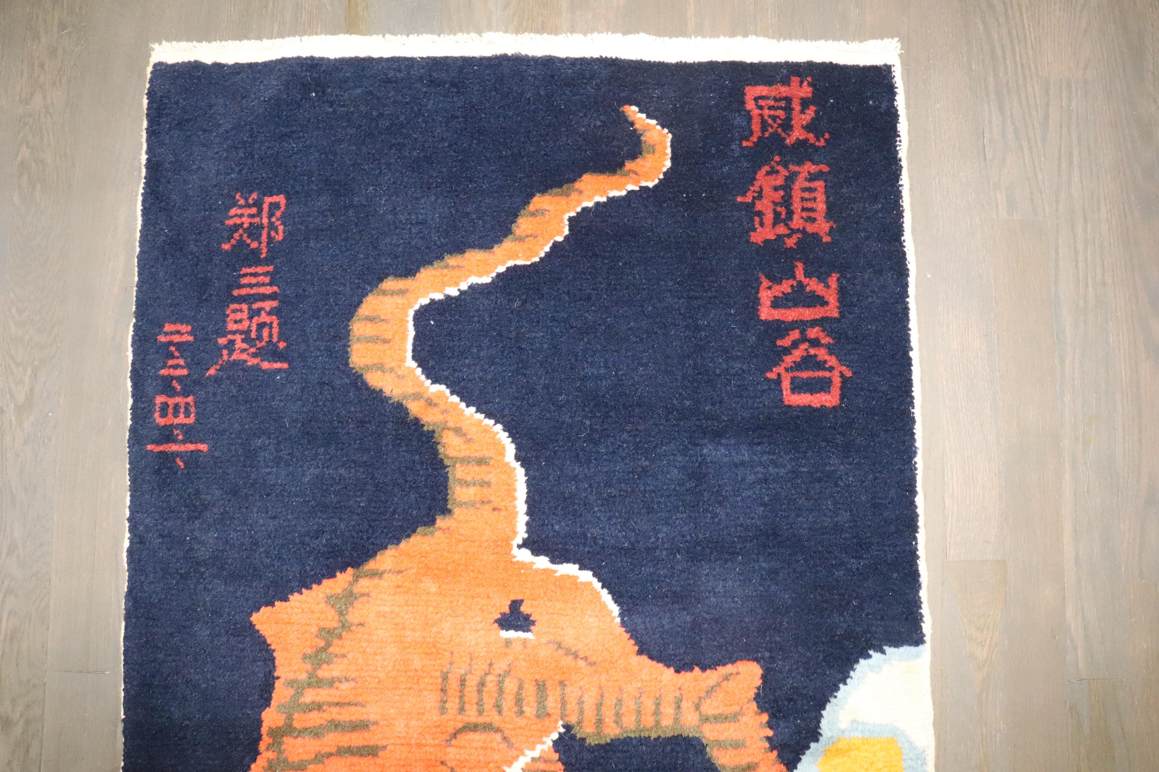 XX secolo Tappeto Zabihi Collection'S Navy Vintage Tibetan Tiger in vendita