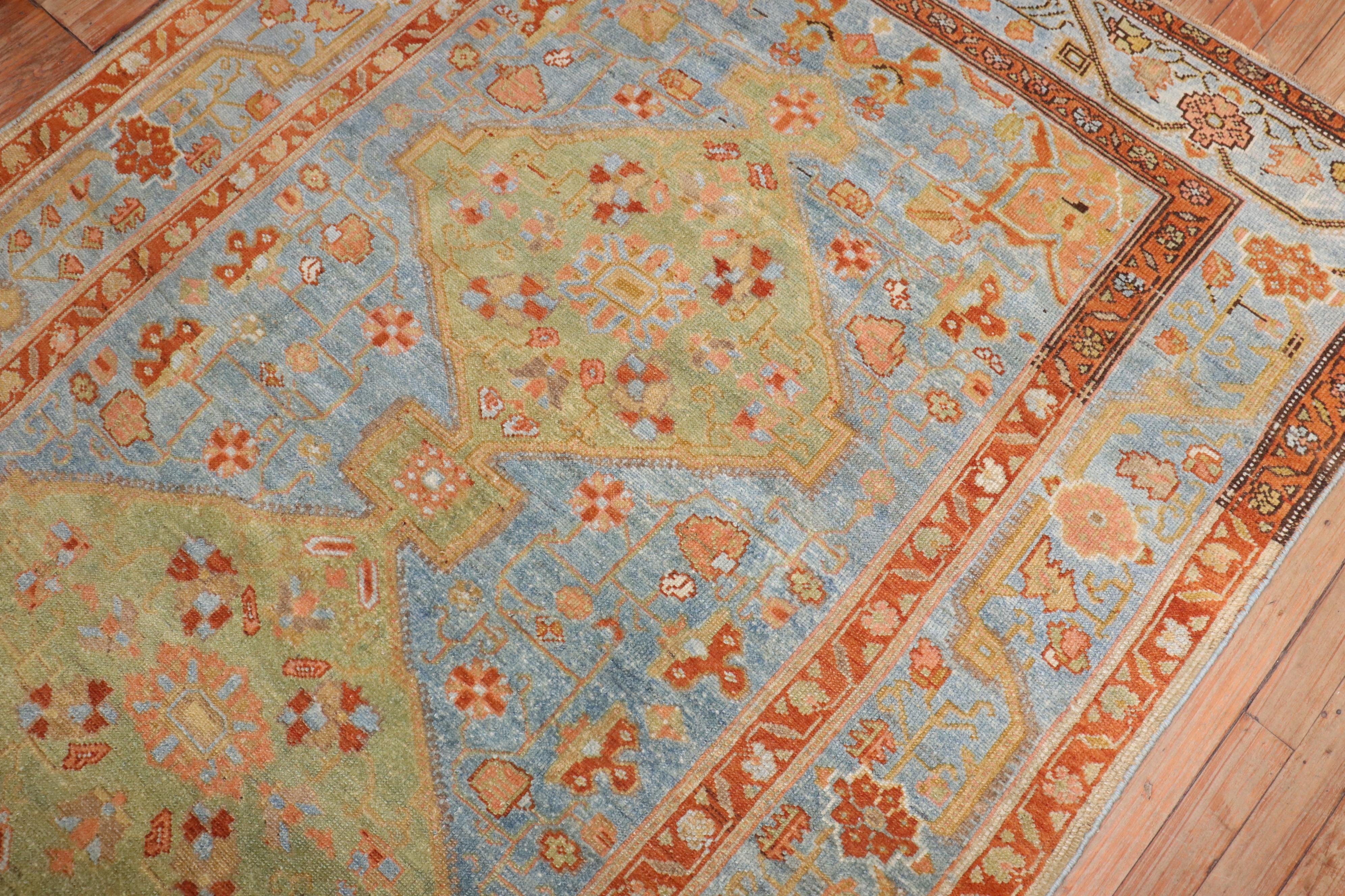 Zabihi Kollektion Nordwest Persischer Apfelgrüner Himmelblauer Teppich mit Akzent Größe im Zustand „Gut“ im Angebot in New York, NY