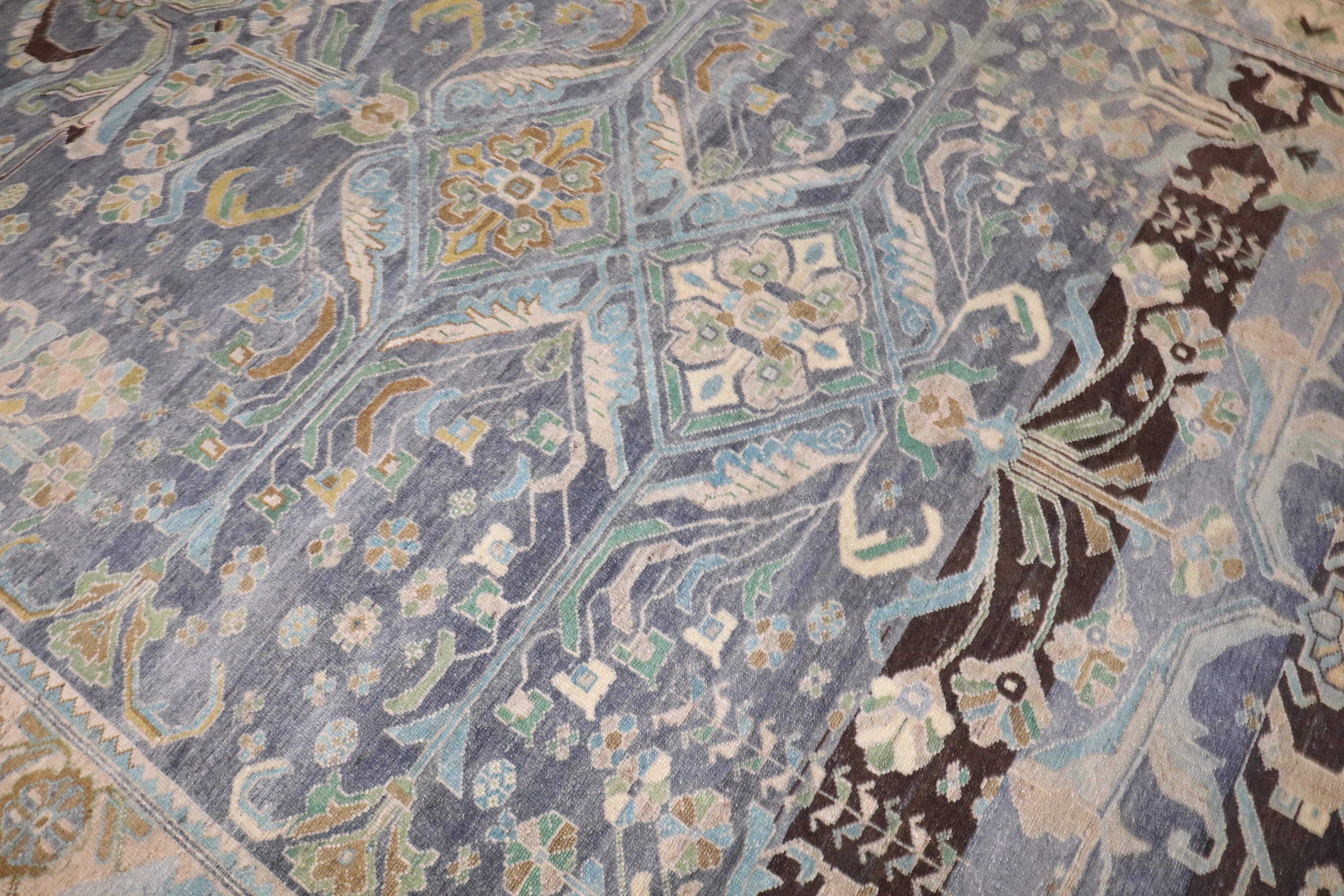Malayer The Collective Northwest Persian Square Room Size Rug (tapis carré persan de la collection Zabihi) en vente