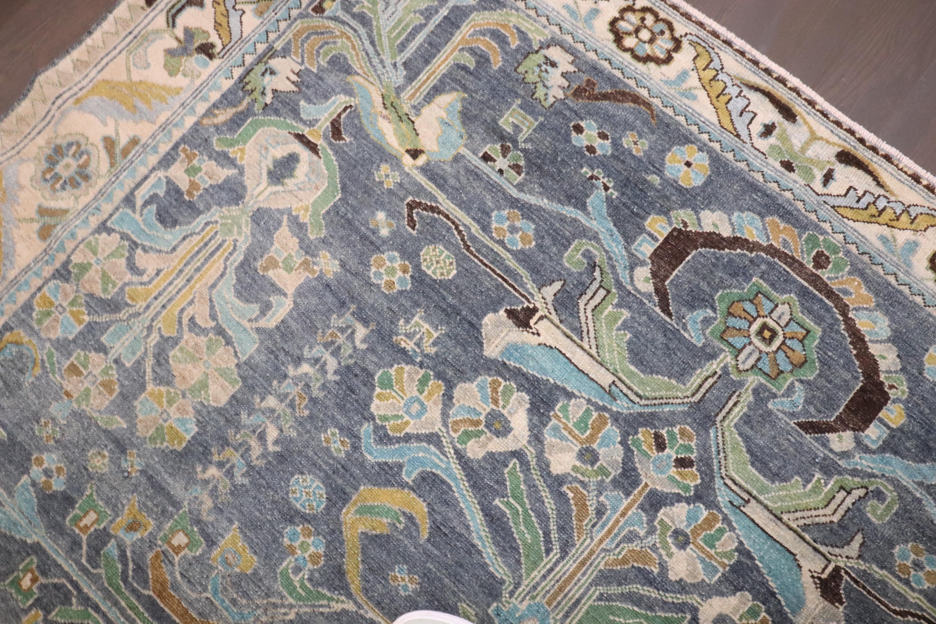 Noué à la main The Collective Northwest Persian Square Room Size Rug (tapis carré persan de la collection Zabihi) en vente