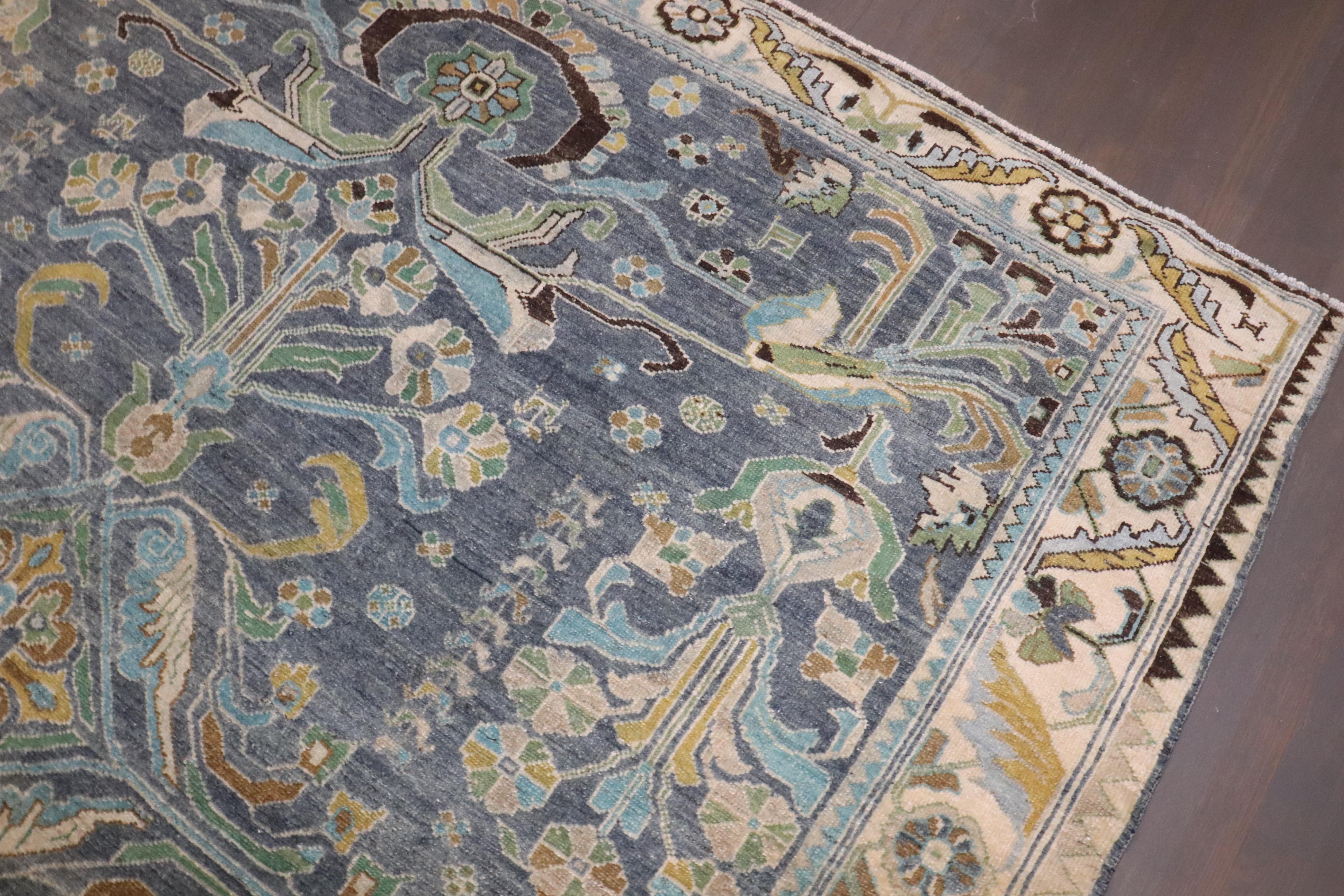 The Collective Northwest Persian Square Room Size Rug (tapis carré persan de la collection Zabihi) Bon état - En vente à New York, NY