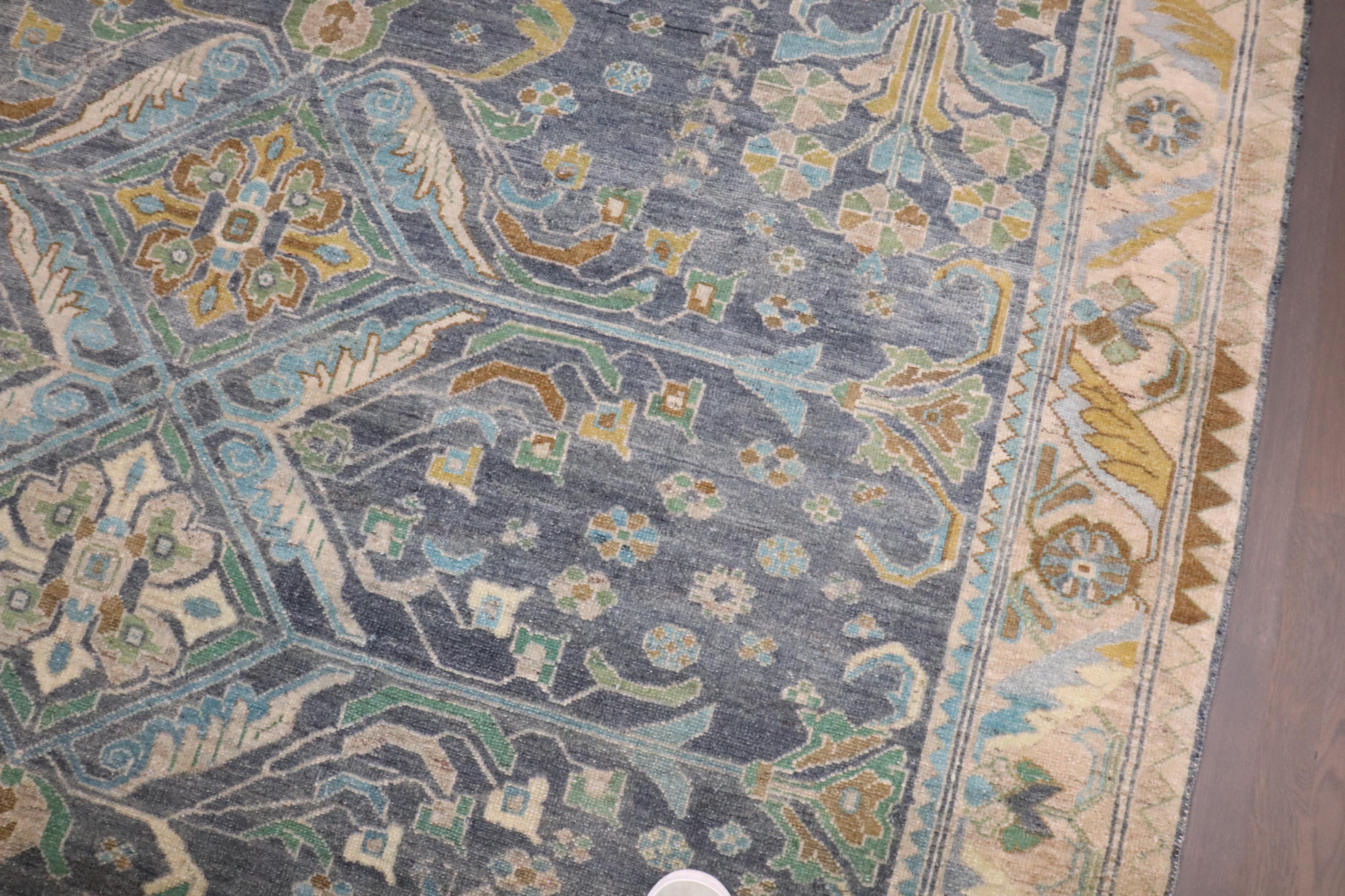 20ième siècle The Collective Northwest Persian Square Room Size Rug (tapis carré persan de la collection Zabihi) en vente