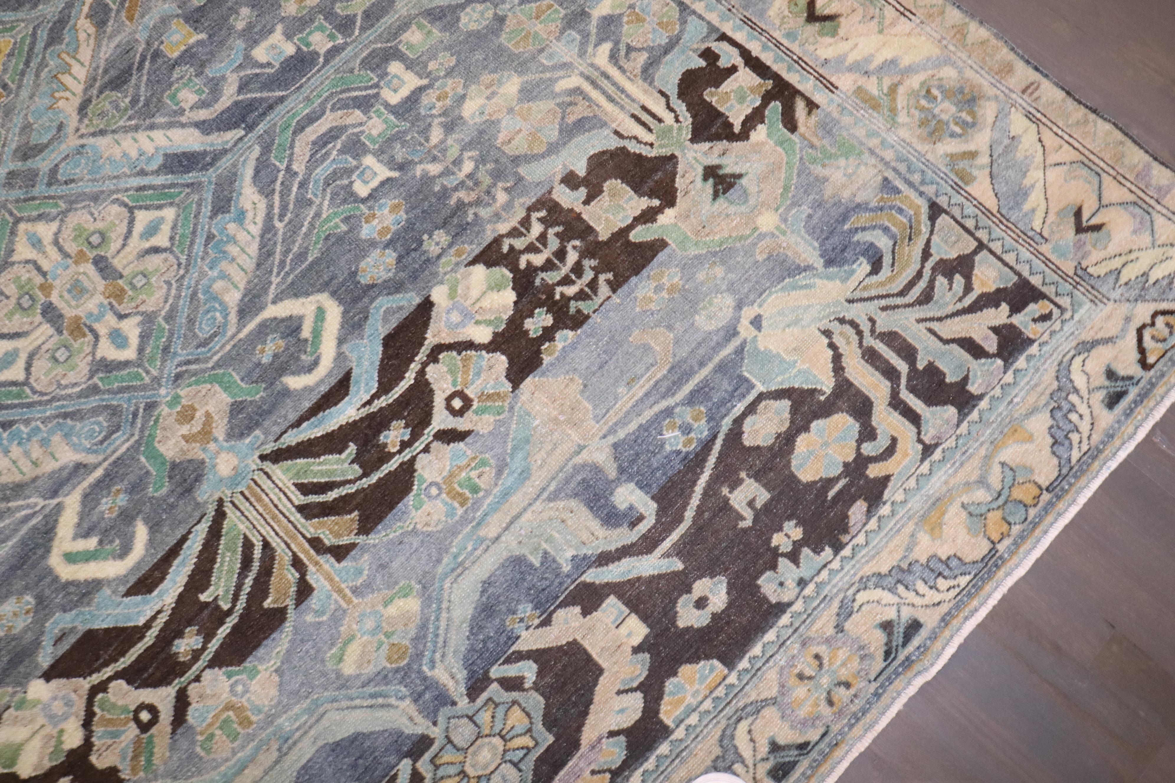 Laine The Collective Northwest Persian Square Room Size Rug (tapis carré persan de la collection Zabihi) en vente