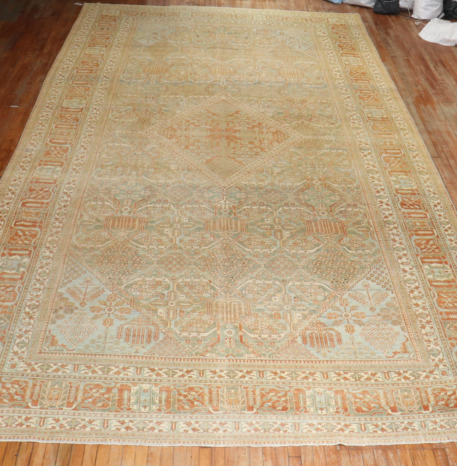 Tabriz Tapis persan Joshegan ancien surdimensionné orange et vert de la collection Zabihi en vente