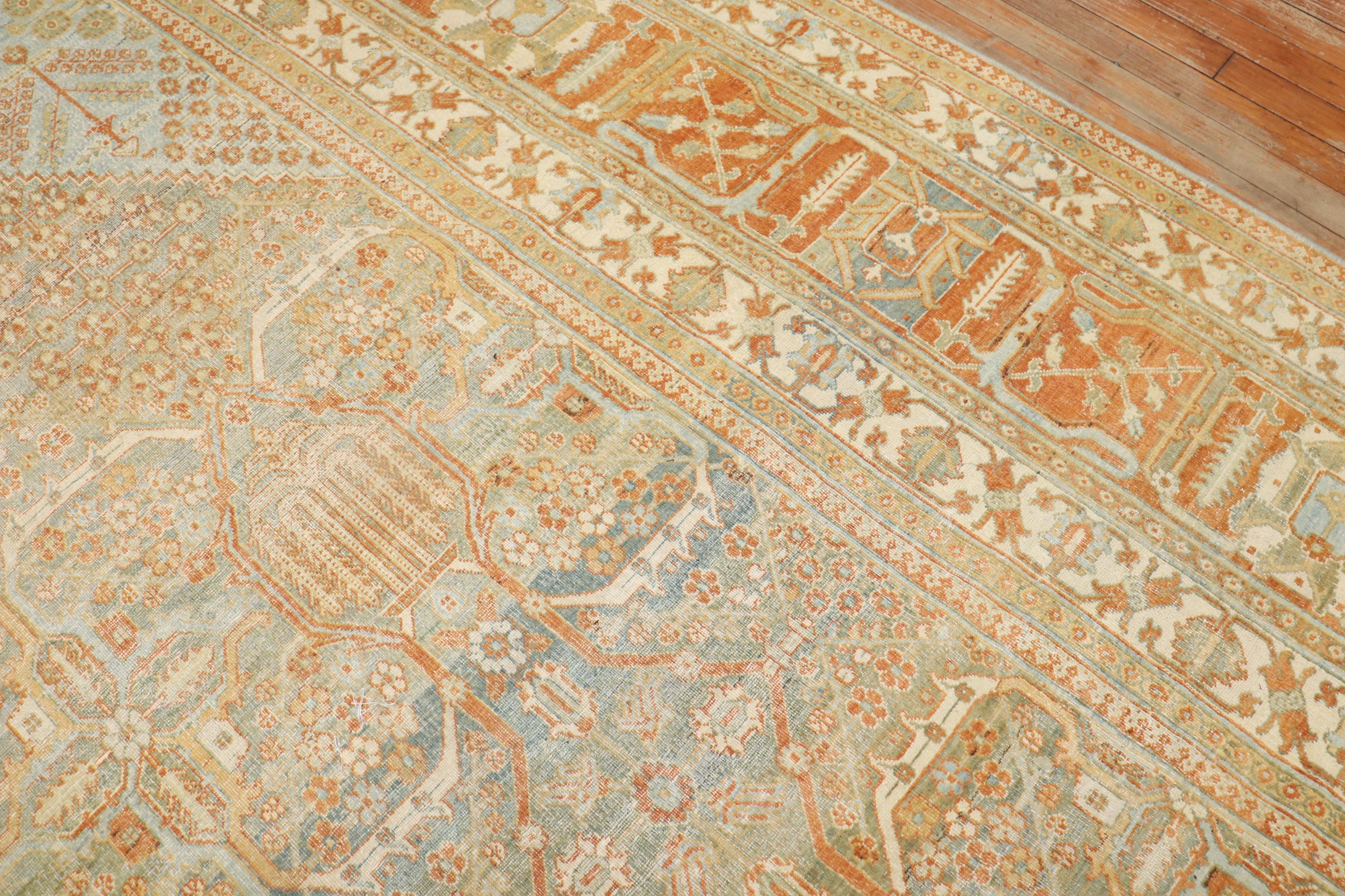 Tapis persan Joshegan ancien surdimensionné orange et vert de la collection Zabihi Bon état - En vente à New York, NY