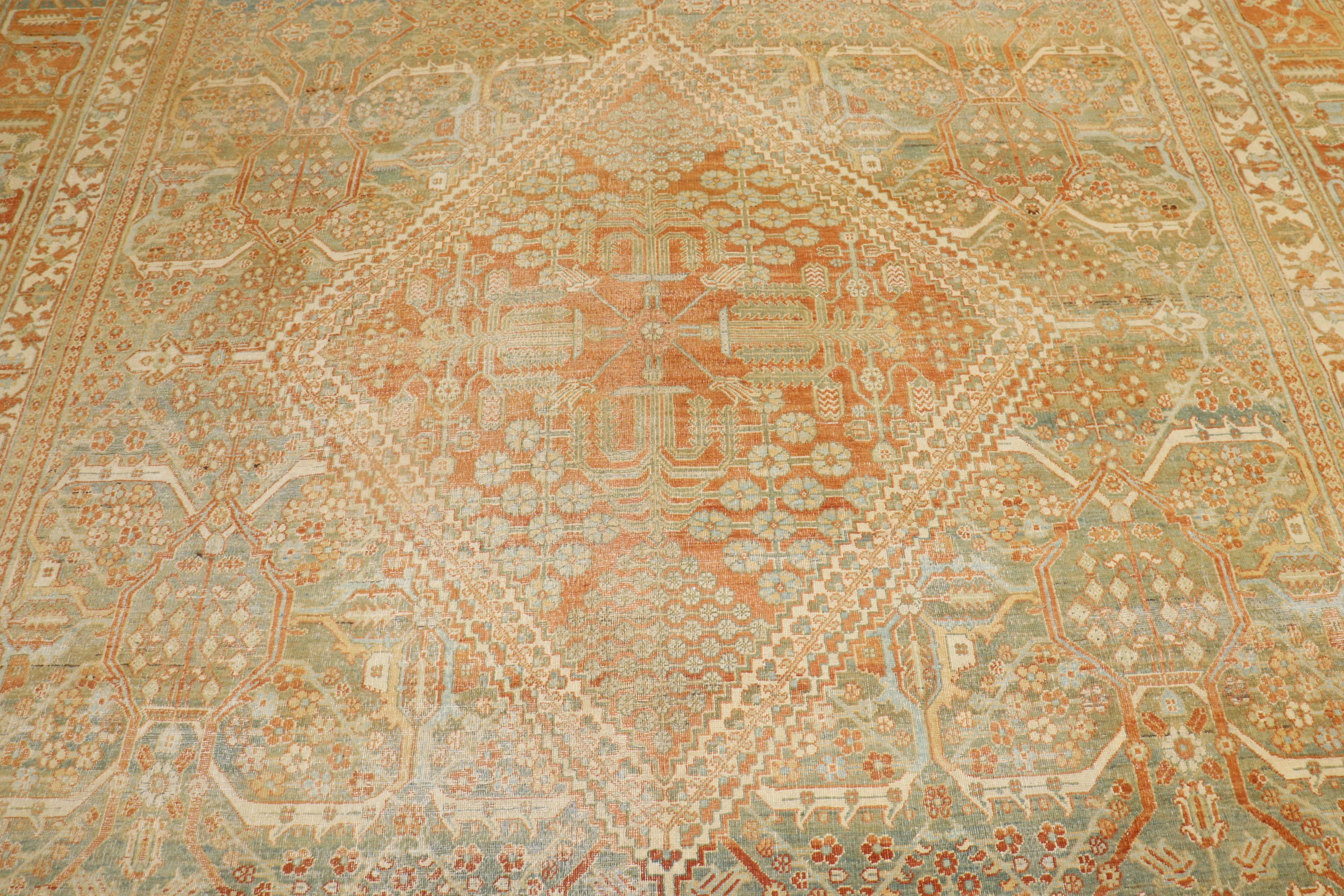 Laine Tapis persan Joshegan ancien surdimensionné orange et vert de la collection Zabihi en vente