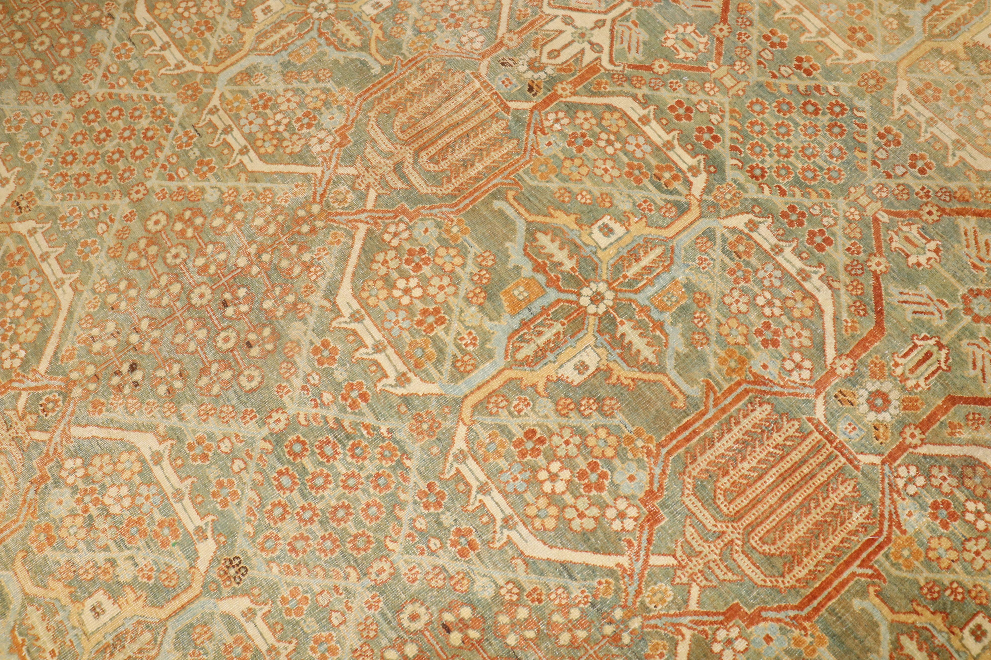 Tapis persan Joshegan ancien surdimensionné orange et vert de la collection Zabihi en vente 1