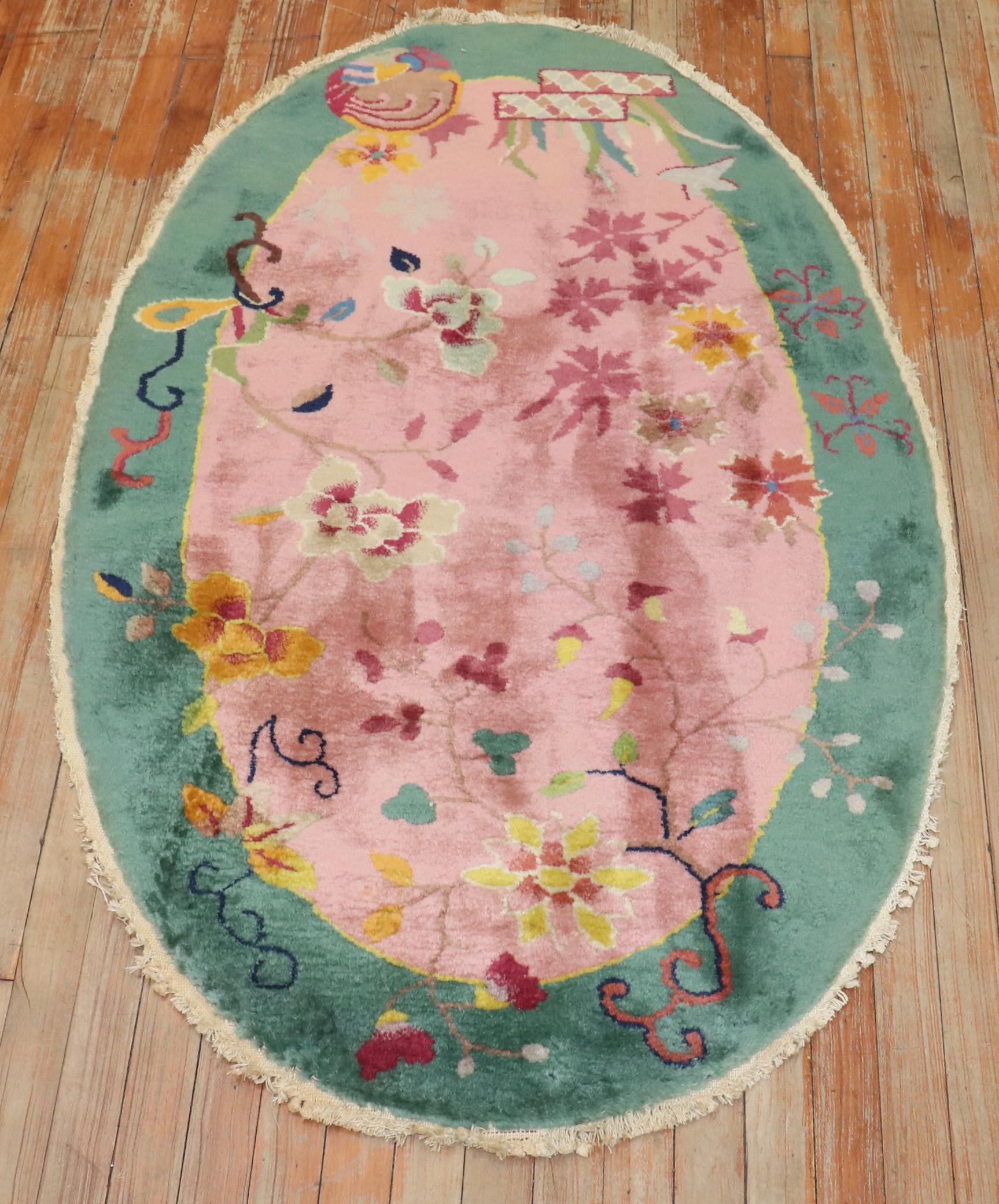 Ovaler chinesischer Art-déco-Teppich aus der Zabihi-Kollektion (Wolle) im Angebot