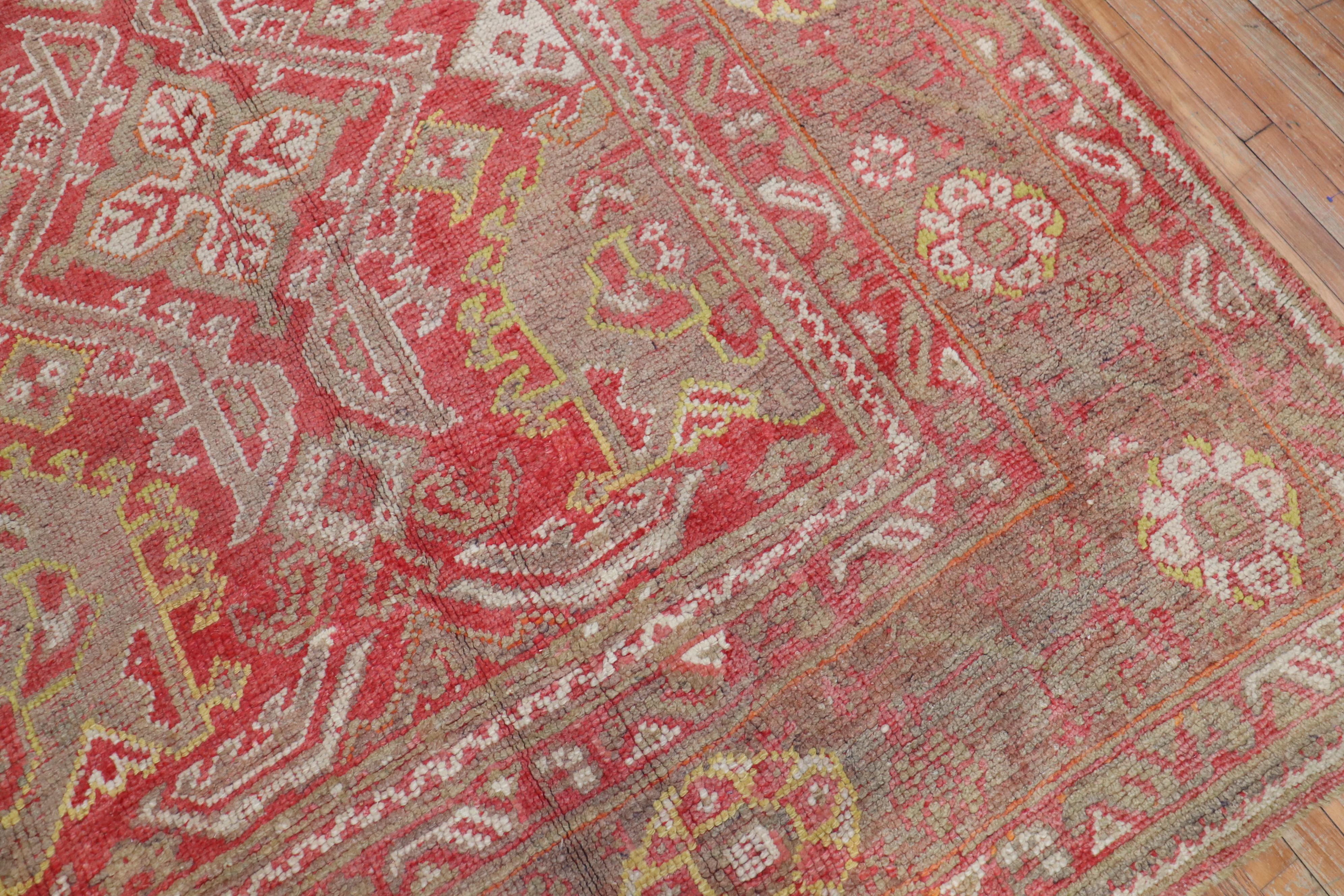 XX secolo Tappeto Zabihi Collection'S Oversize Antique Oushak in vendita